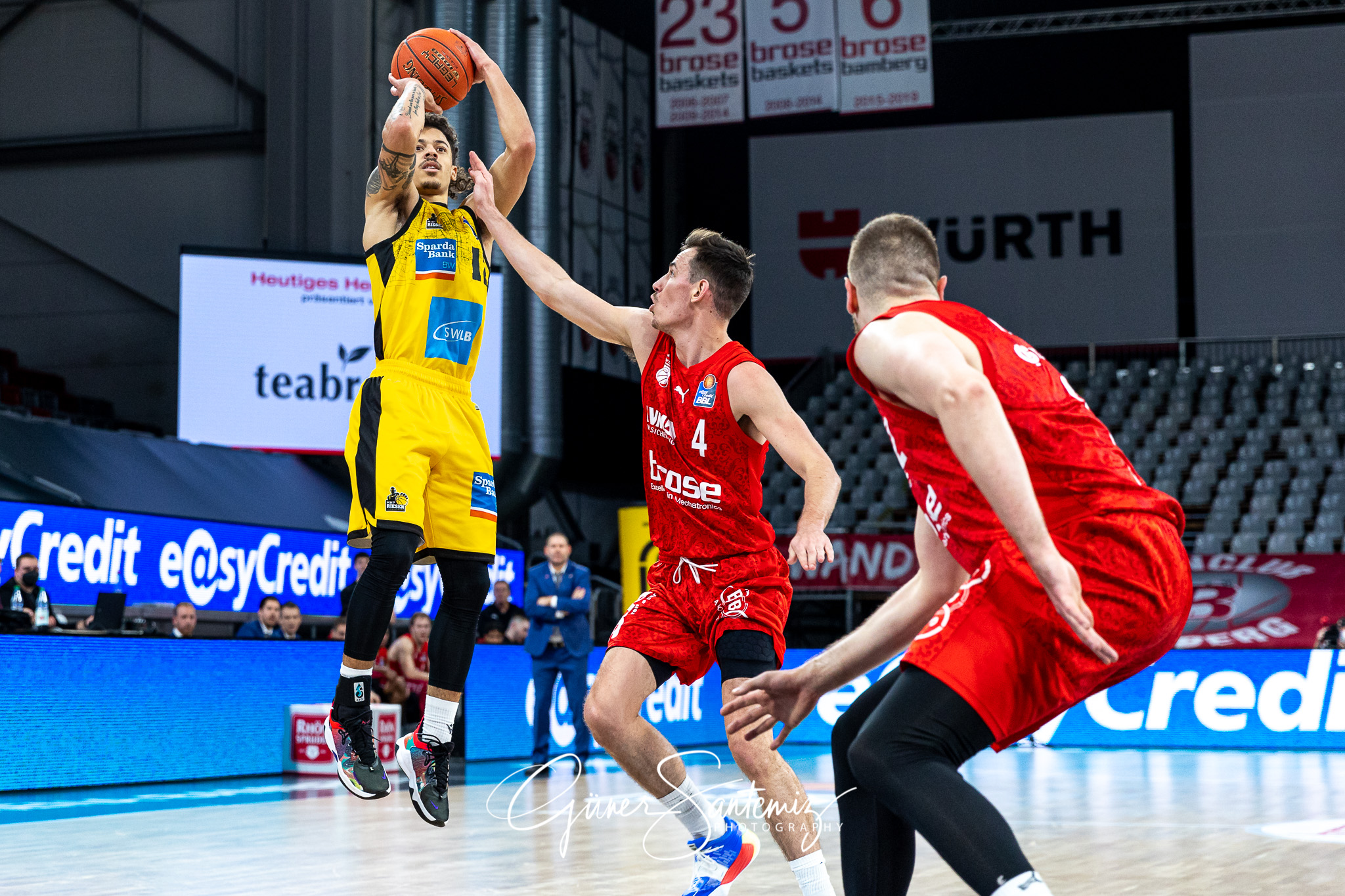 Brose Bamberg vs. MHP Riesen Ludwigsburg - Basketball - easyCred