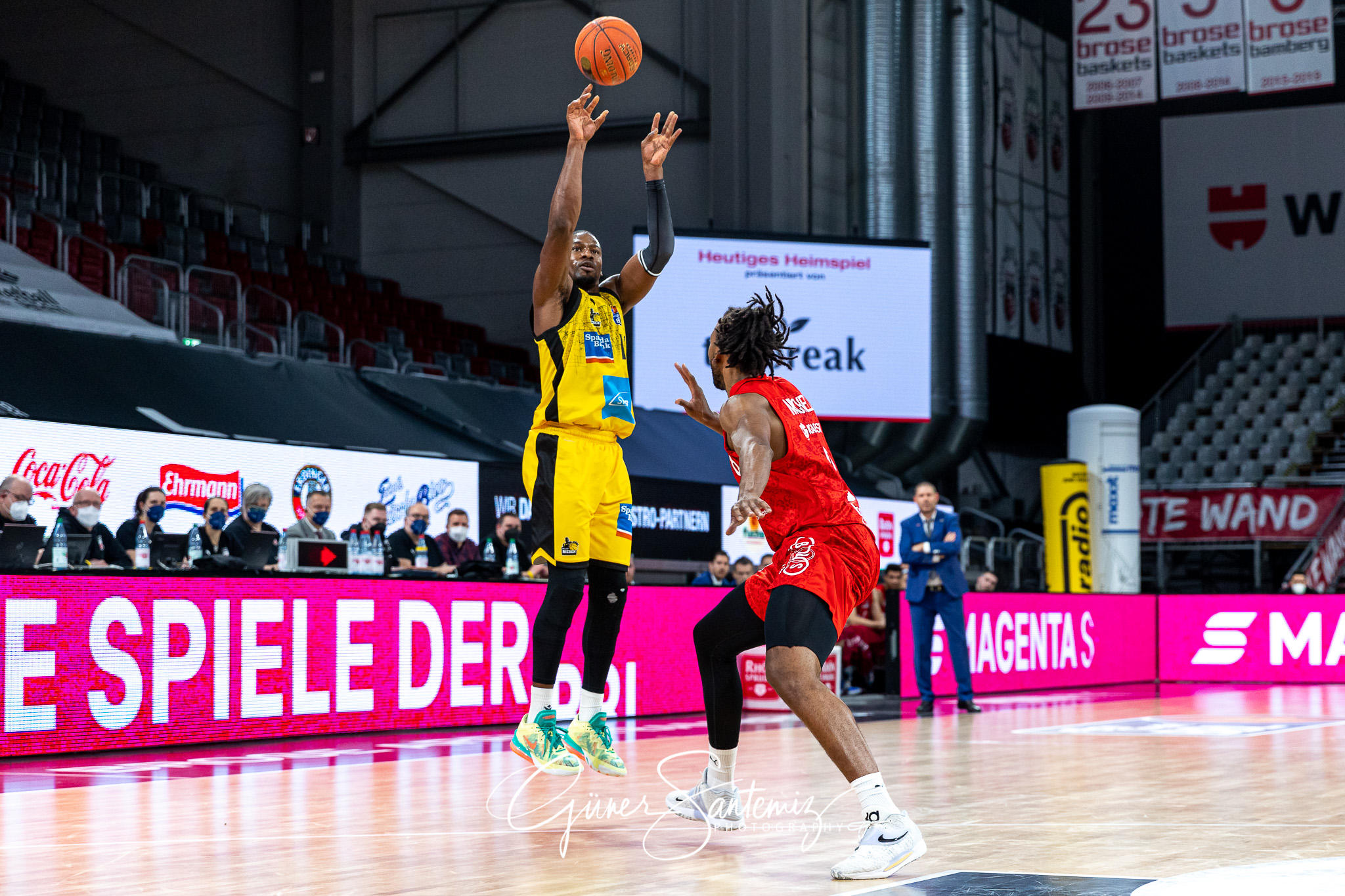 Brose Bamberg vs. MHP Riesen Ludwigsburg - Basketball - easyCred