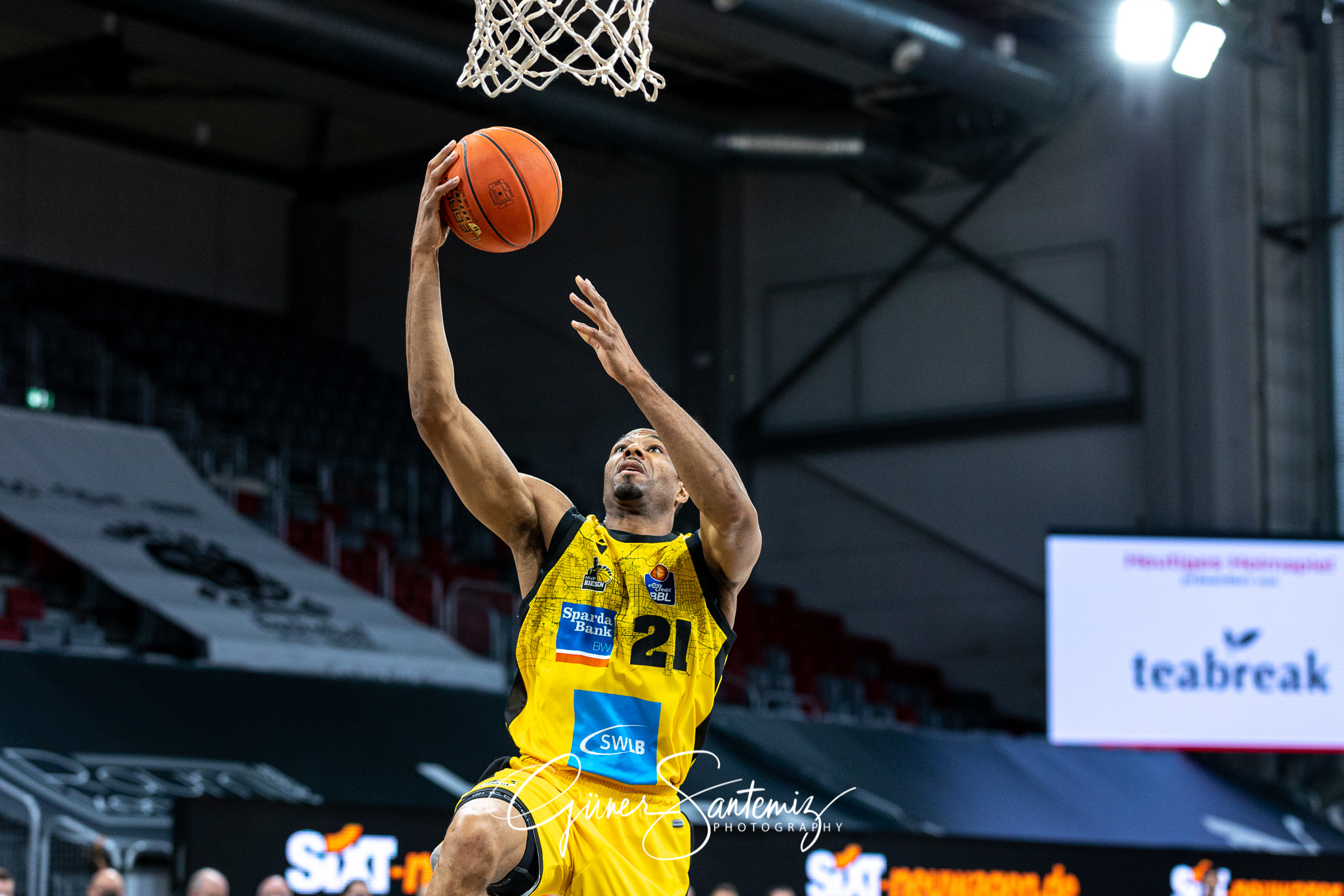Brose Bamberg vs. MHP Riesen Ludwigsburg - Basketball - easyCred