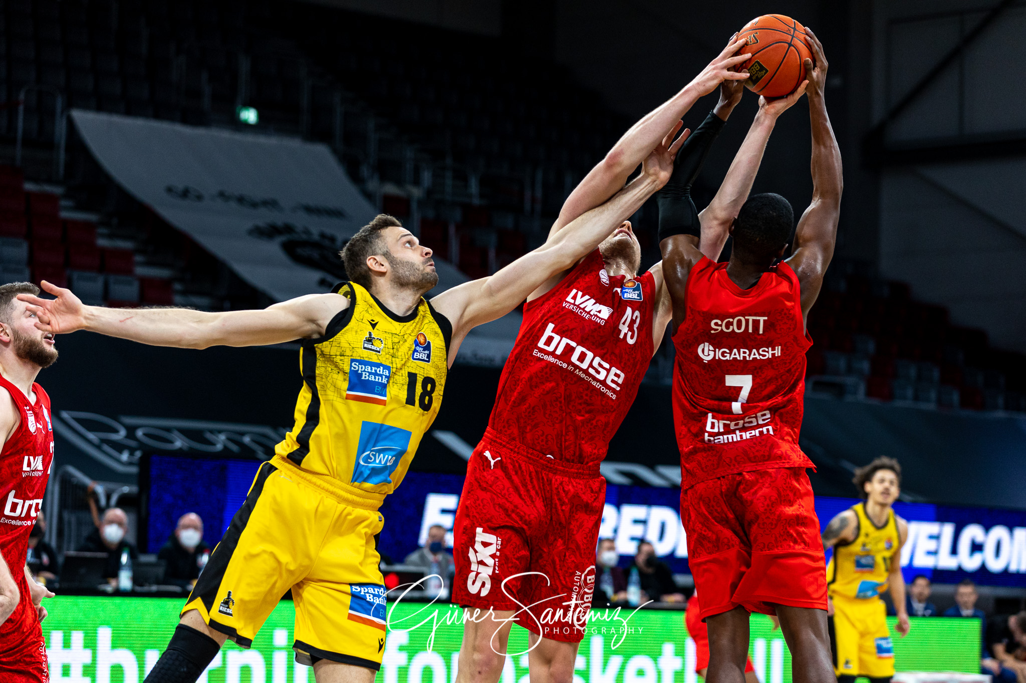 Brose Bamberg vs. MHP Riesen Ludwigsburg - Basketball - easyCred