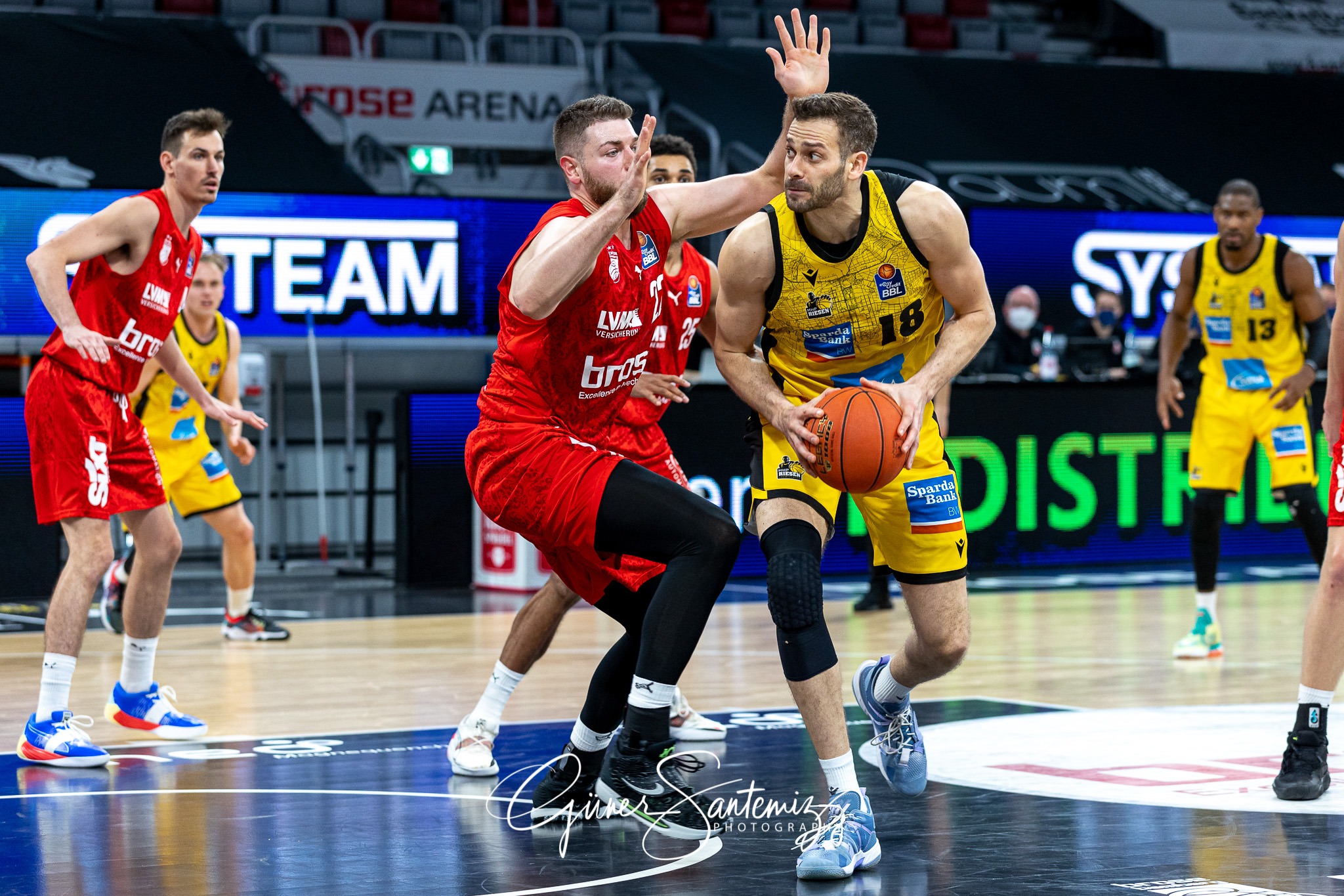 Brose Bamberg vs. MHP Riesen Ludwigsburg - Basketball - easyCred