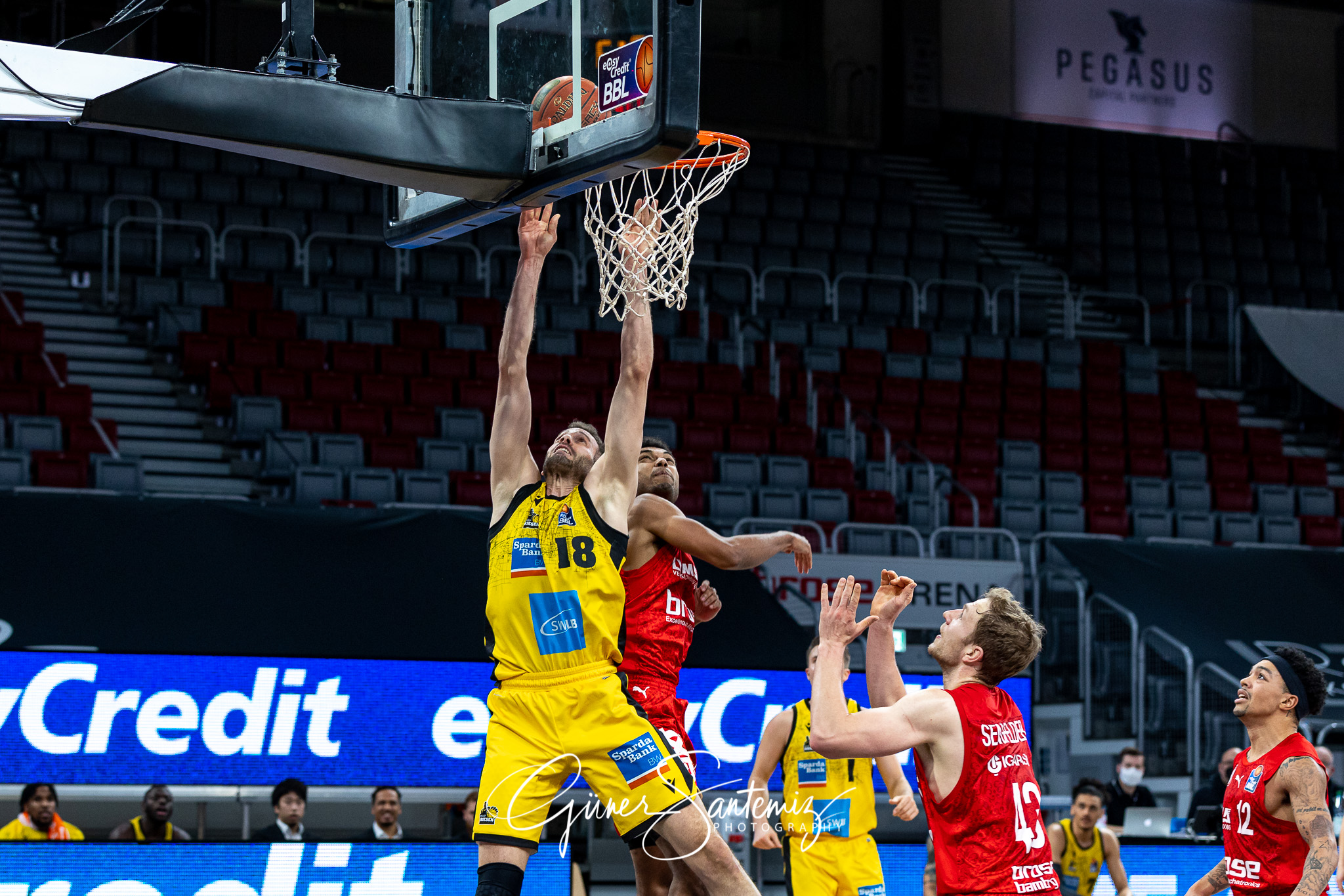 Brose Bamberg vs. MHP Riesen Ludwigsburg - Basketball - easyCred
