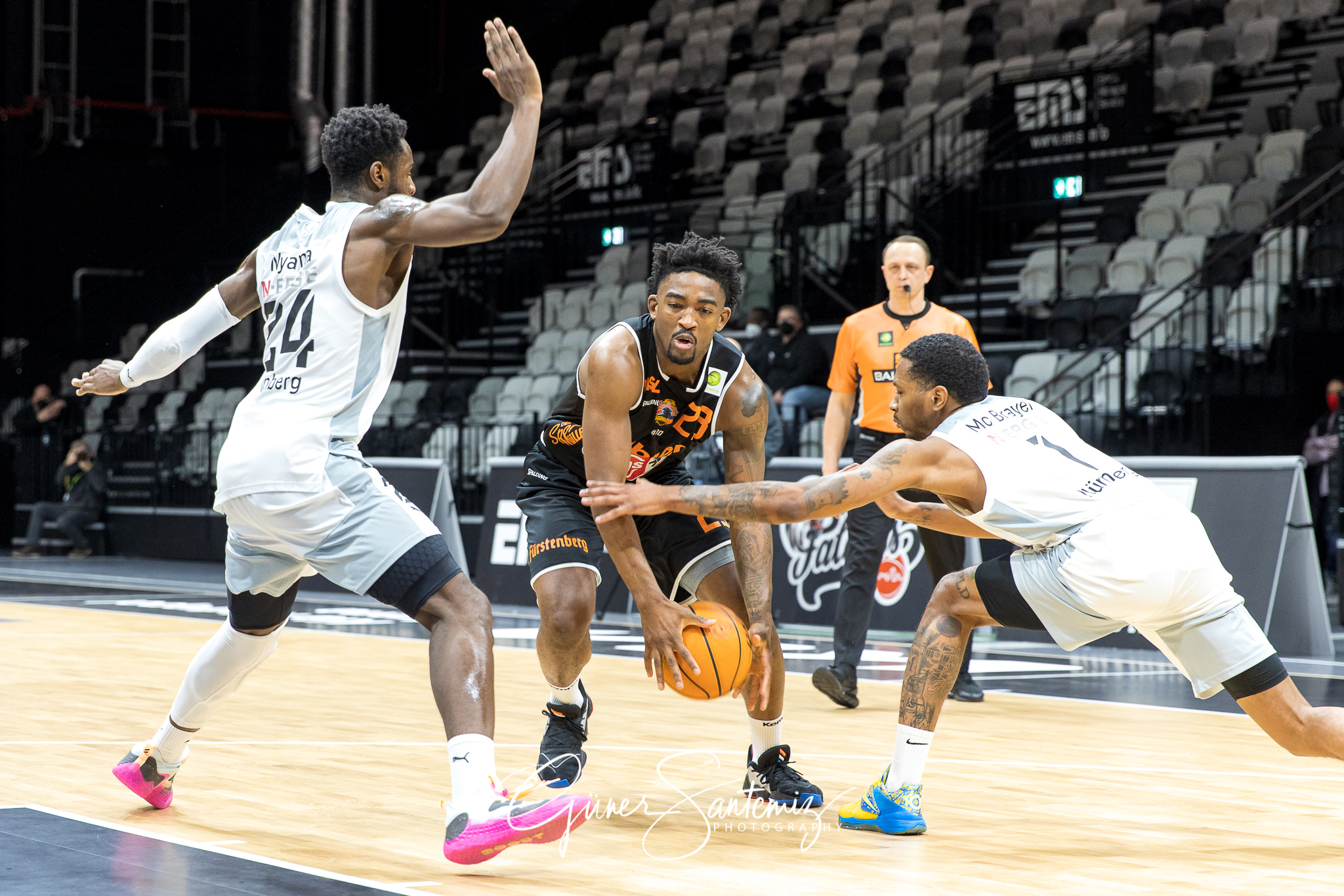Nuernberg Falcons BC vs. wiha Panthers Schwenningen - Basketball