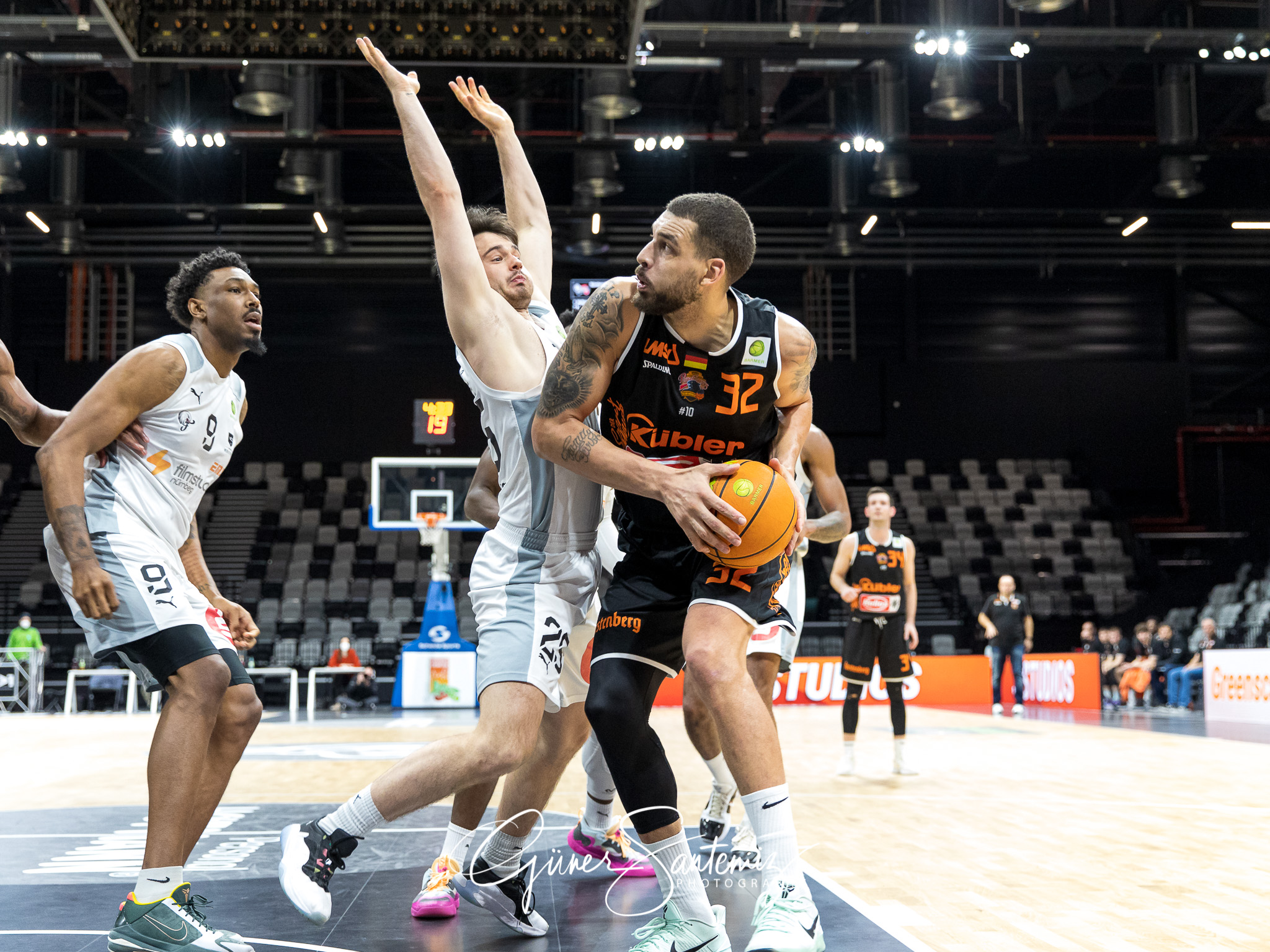 Nuernberg Falcons BC vs. wiha Panthers Schwenningen - Basketball