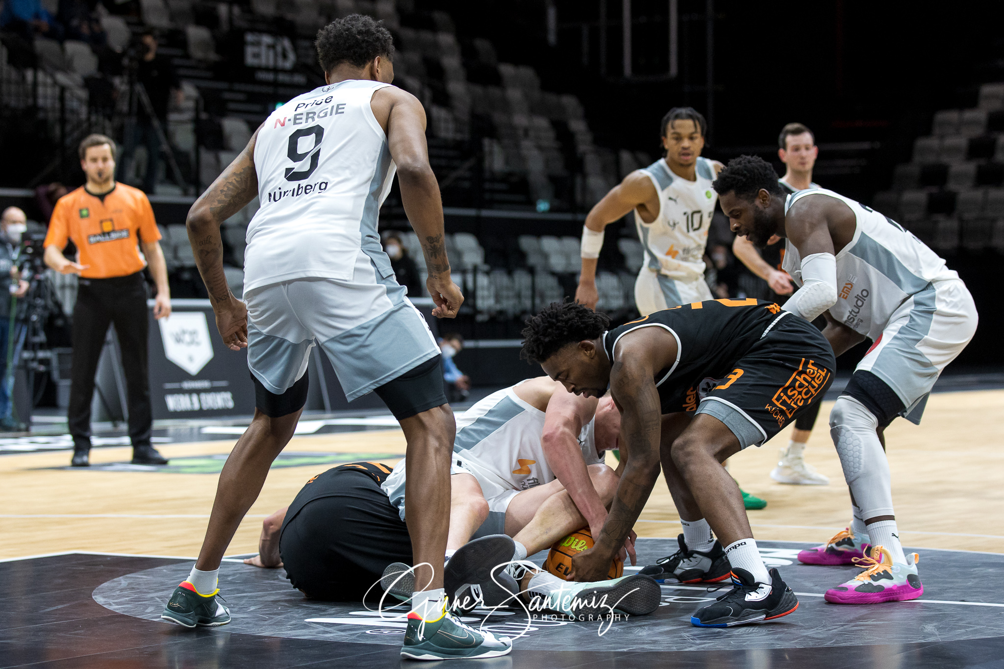 Nuernberg Falcons BC vs. wiha Panthers Schwenningen - Basketball