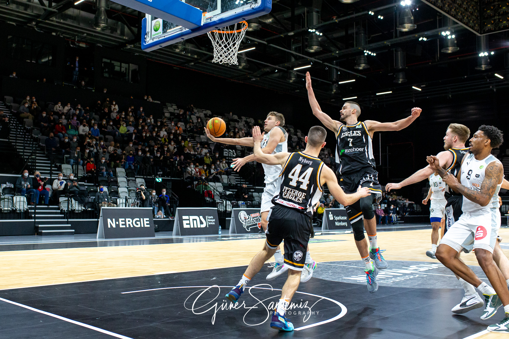 Nuernberg Falcons BC vs. Itzehoe Eagles - Basketball - 2. Bundes