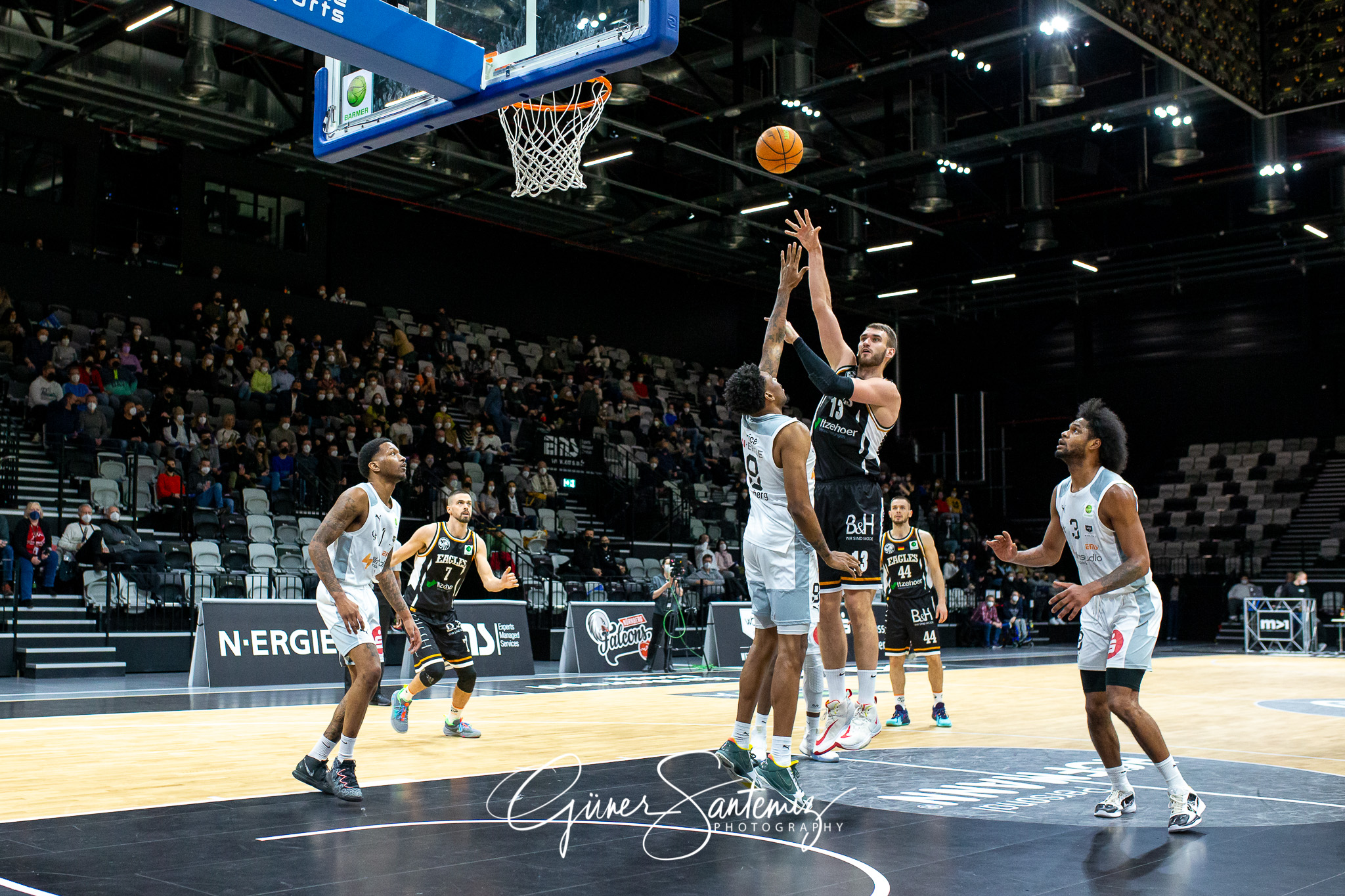 Nuernberg Falcons BC vs. Itzehoe Eagles - Basketball - 2. Bundes