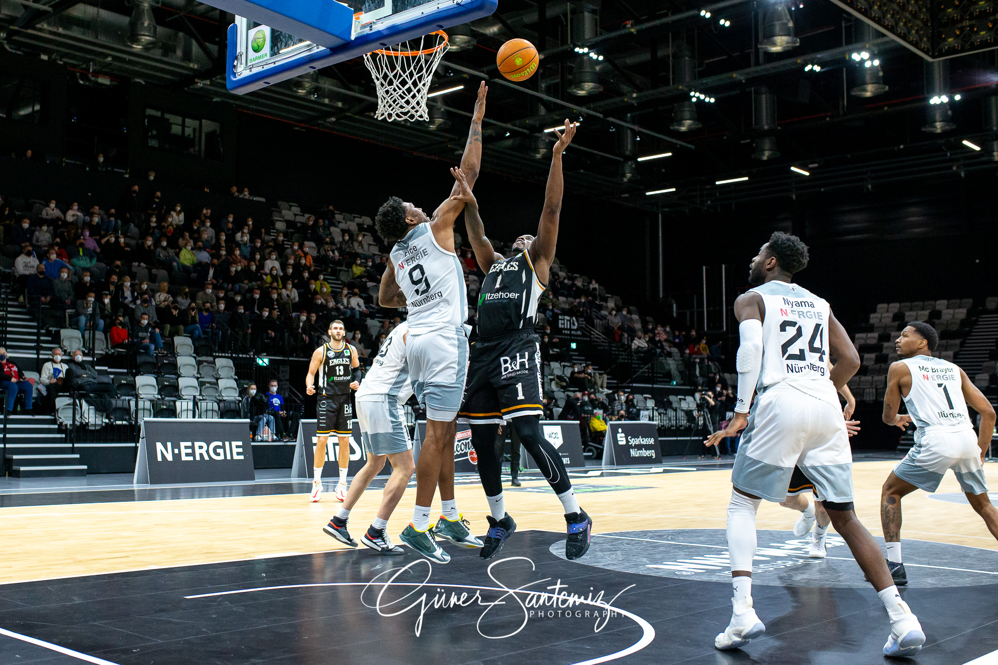 Nuernberg Falcons BC vs. Itzehoe Eagles - Basketball - 2. Bundes