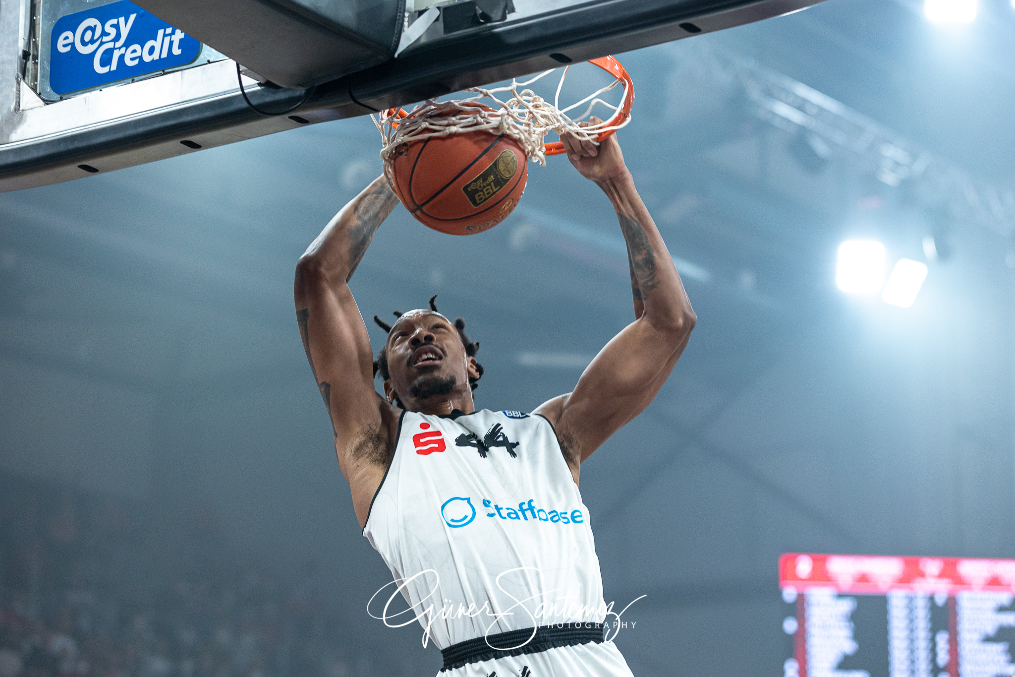 Brose Bamberg vs. Niners Chemnitz - Basketball - easyCredit BBL