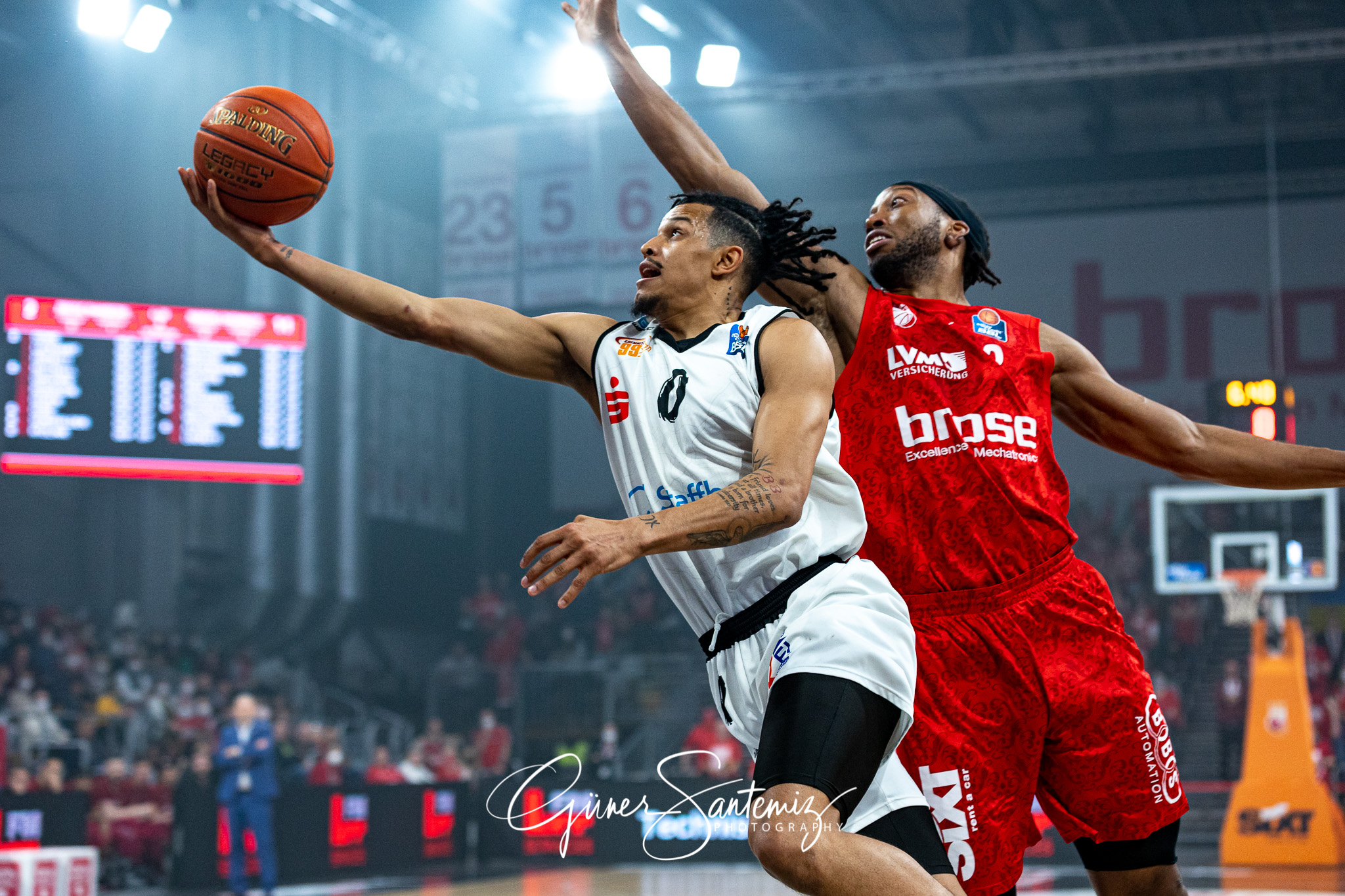 Brose Bamberg vs. Niners Chemnitz - Basketball - easyCredit BBL