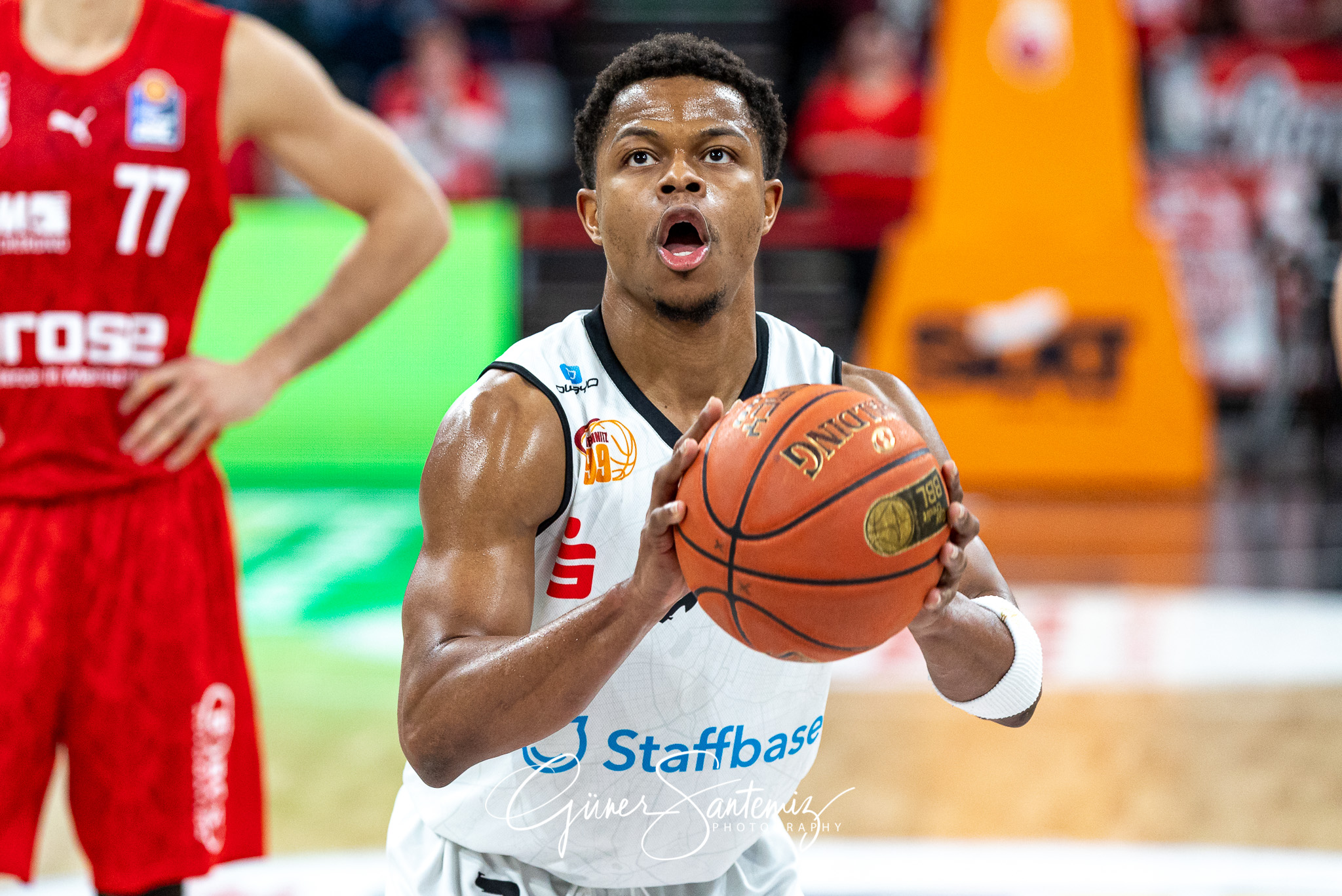 Brose Bamberg vs. Niners Chemnitz - Basketball - easyCredit BBL