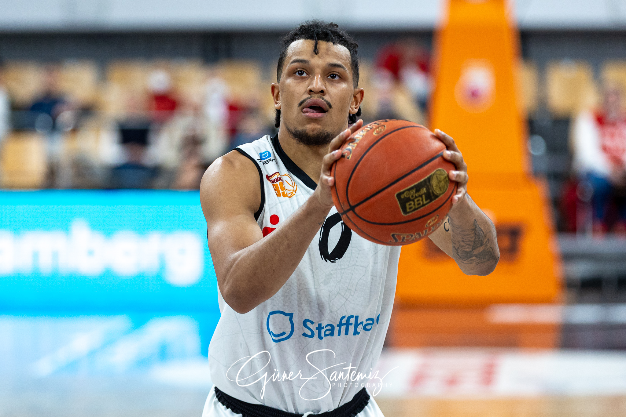 Brose Bamberg vs. Niners Chemnitz - Basketball - easyCredit BBL