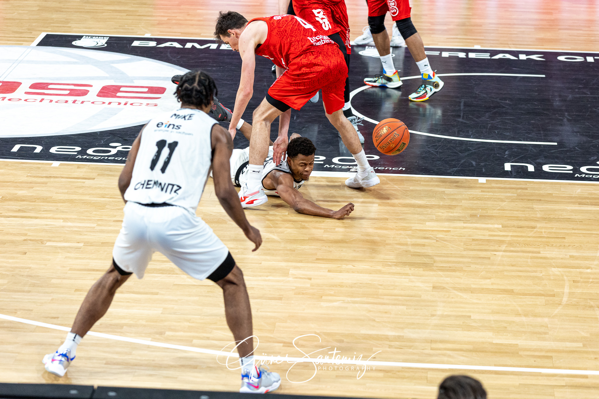 Brose Bamberg vs. Niners Chemnitz - Basketball - easyCredit BBL