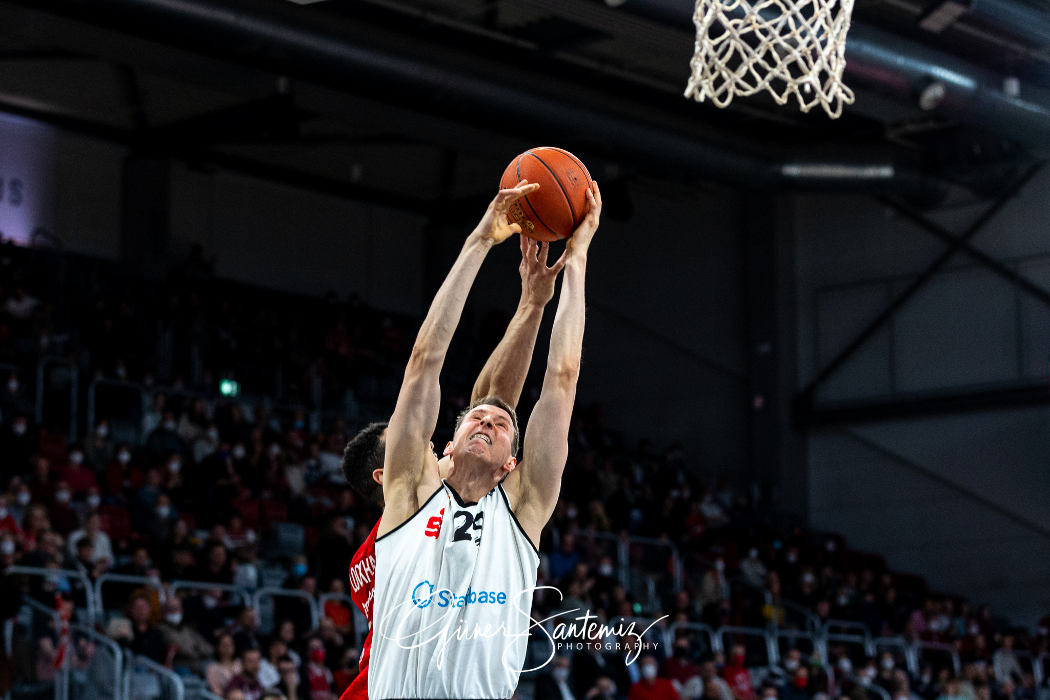 Brose Bamberg vs. Niners Chemnitz - Basketball - easyCredit BBL