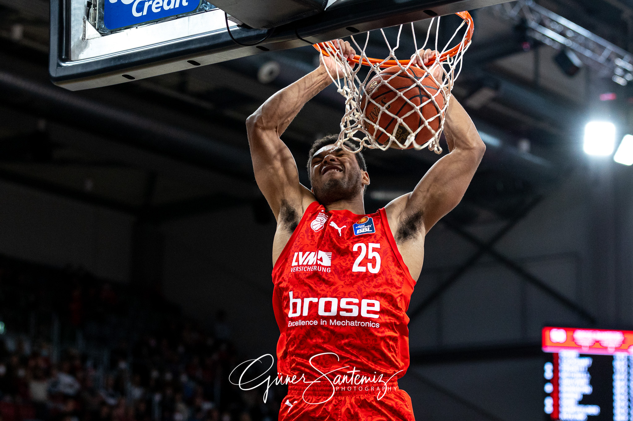Brose Bamberg vs. Niners Chemnitz - Basketball - easyCredit BBL