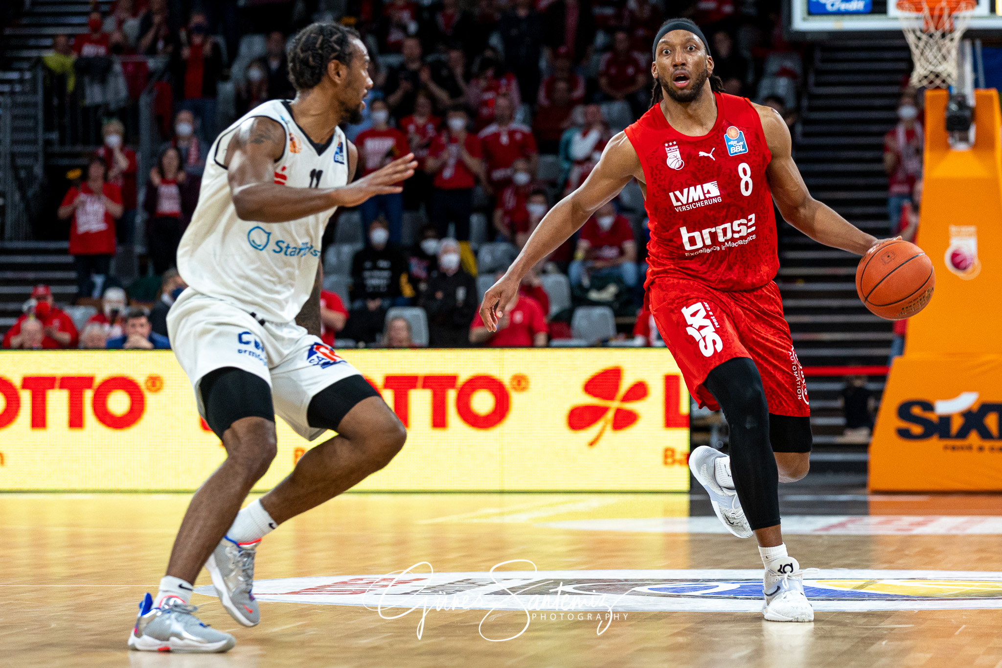 Brose Bamberg vs. Niners Chemnitz - Basketball - easyCredit BBL