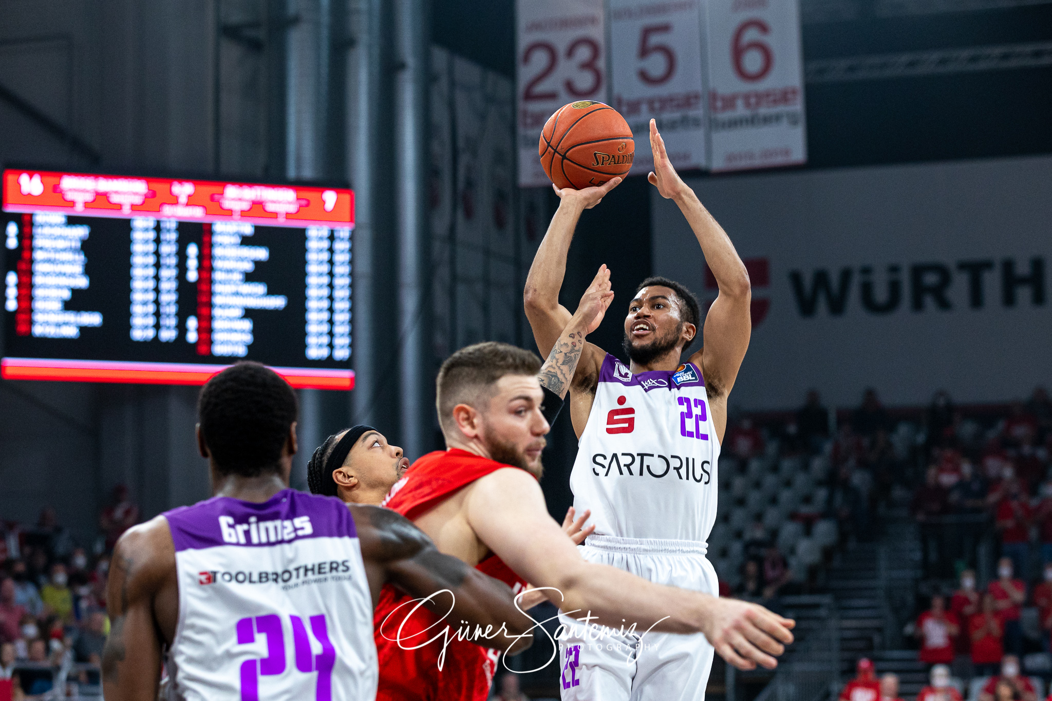 Brose Bamberg vs. BG Goettingen - Basketball - easyCredit BBL -