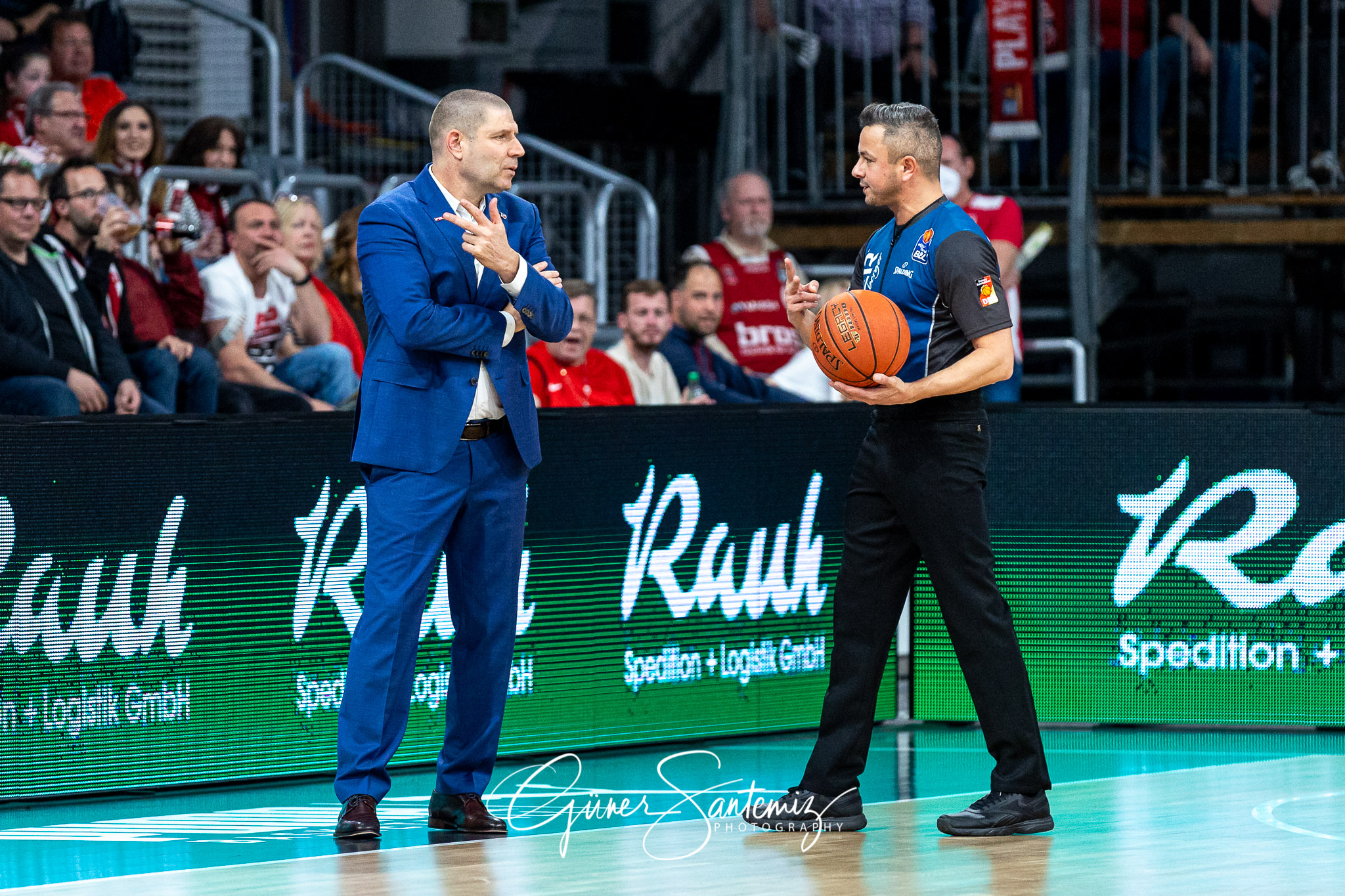 Brose Bamberg vs. BG Goettingen - Basketball - easyCredit BBL -
