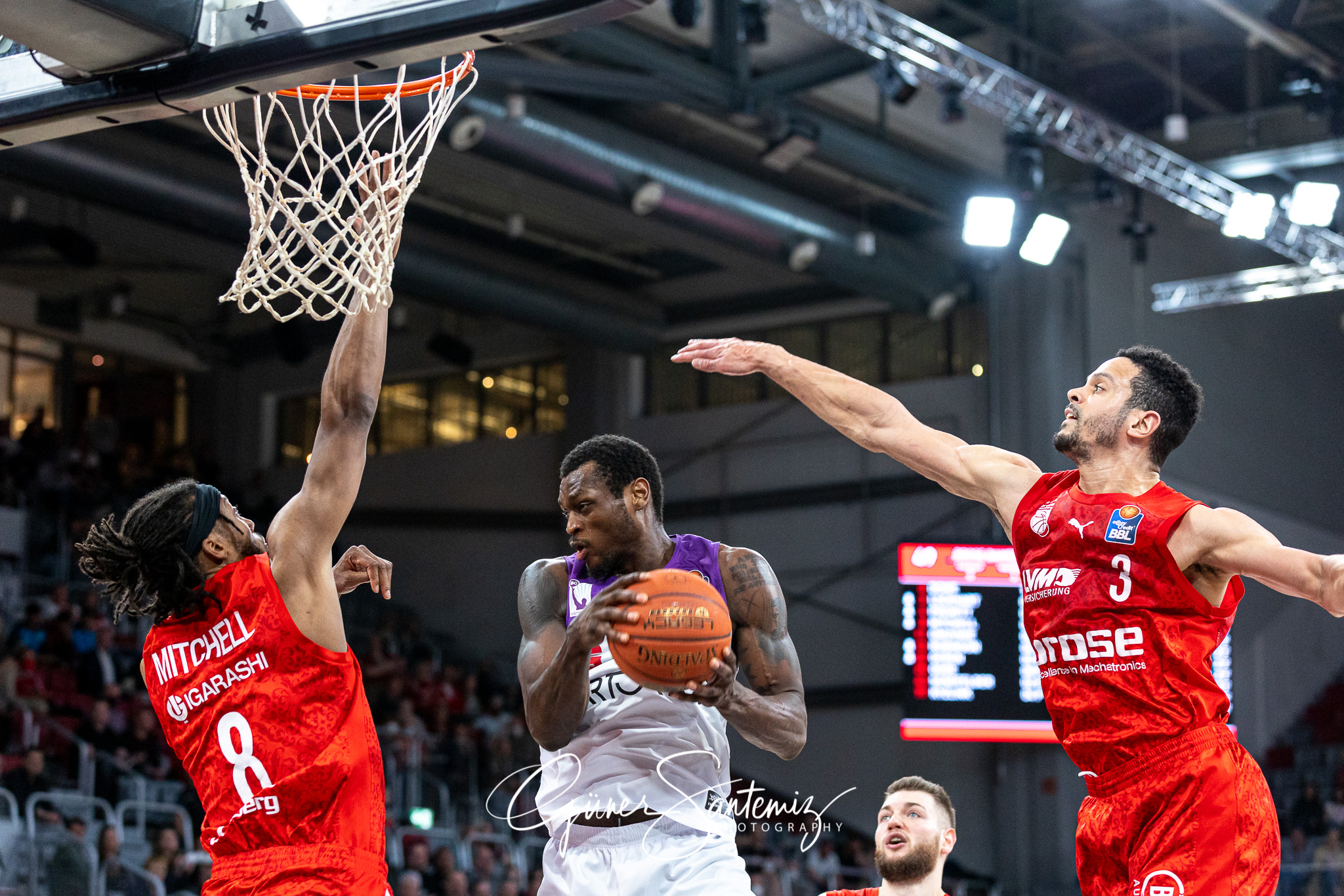 Brose Bamberg vs. BG Goettingen - Basketball - easyCredit BBL -