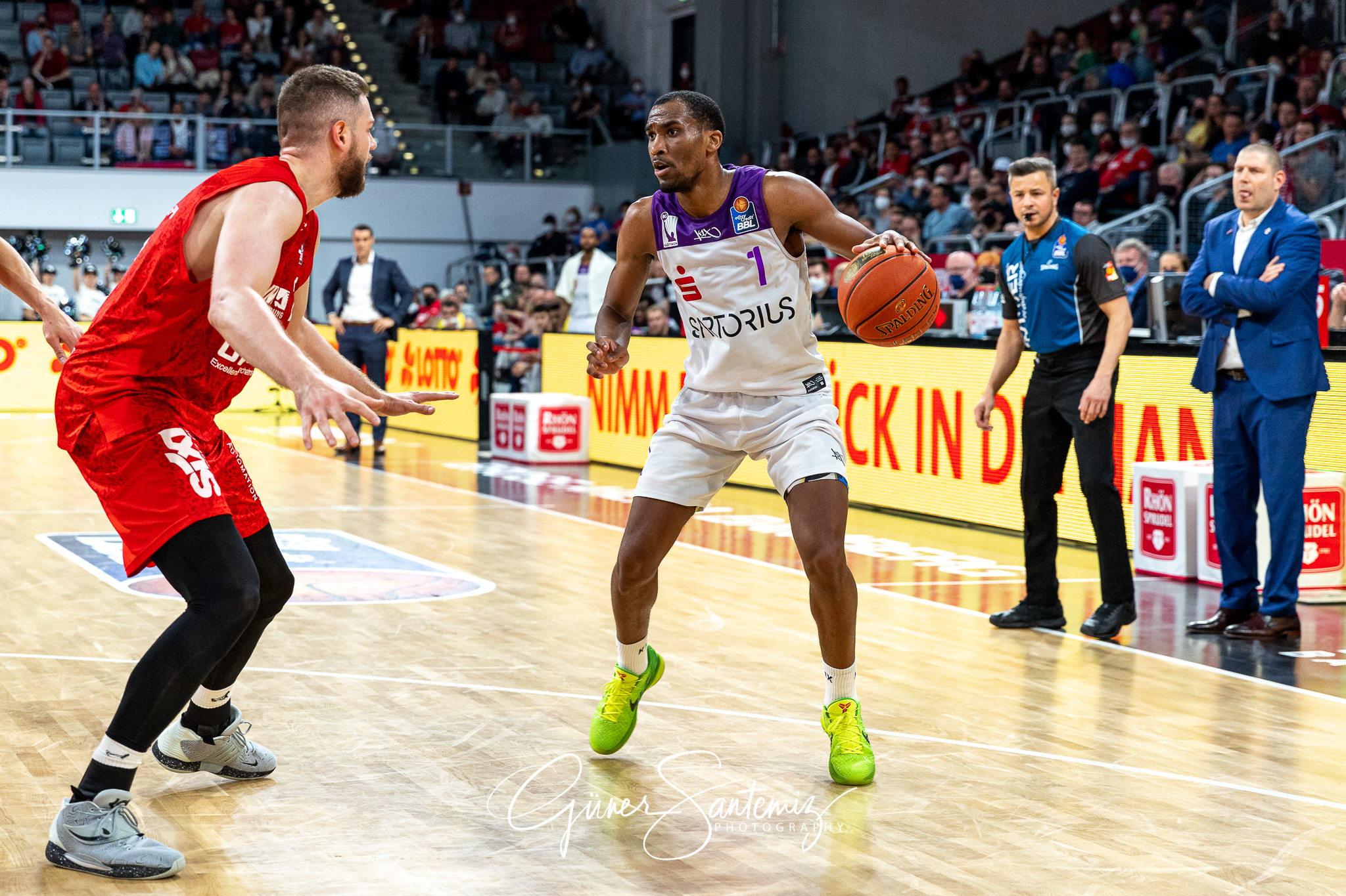 Brose Bamberg vs. BG Goettingen - Basketball - easyCredit BBL -