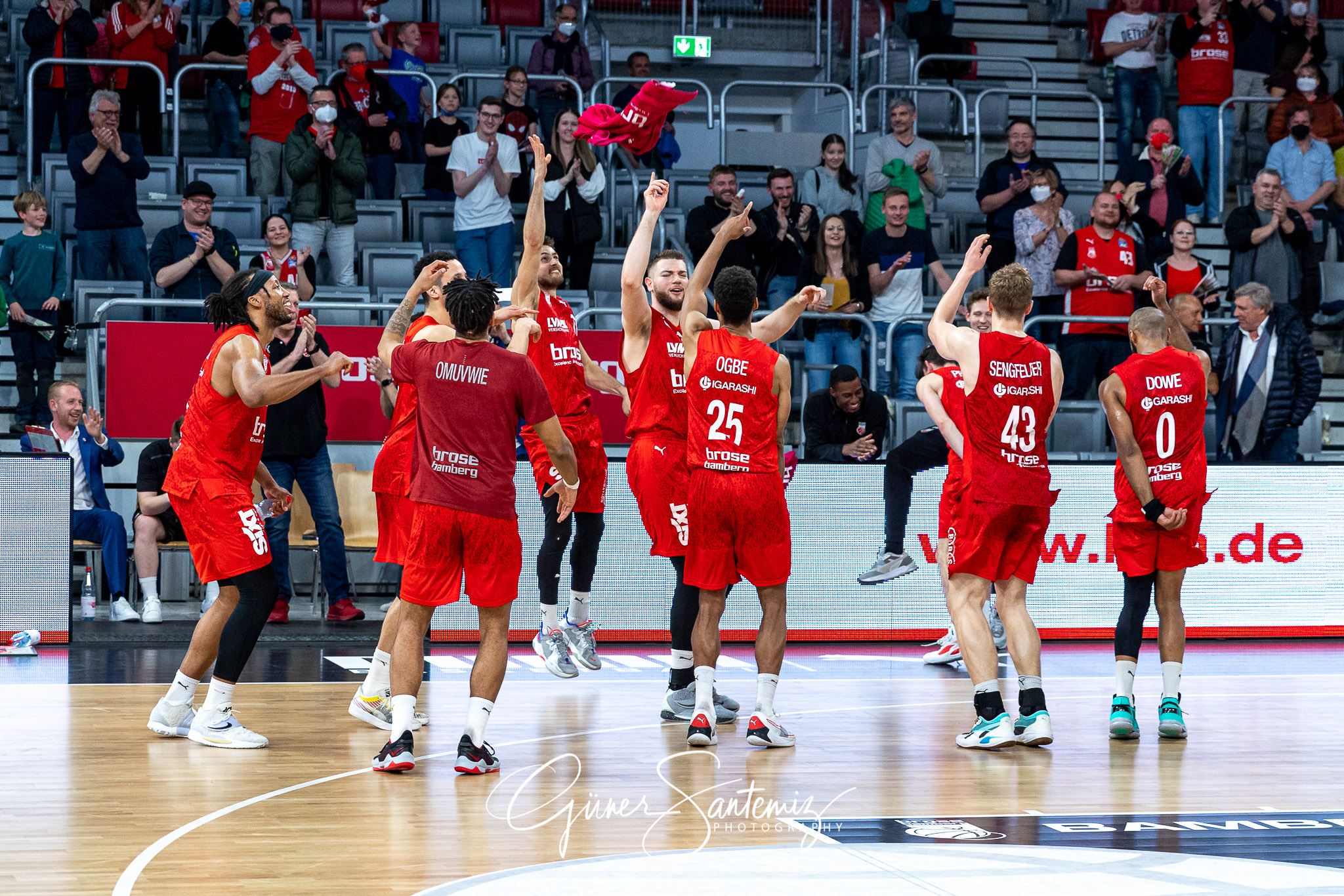 Brose Bamberg vs. BG Goettingen - Basketball - easyCredit BBL -