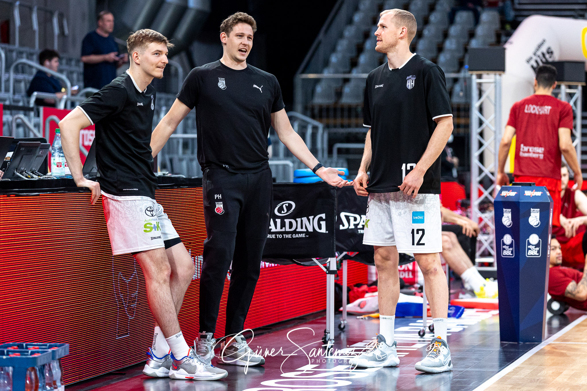 Brose Bamberg vs. Hamburg Towers - Basketball - easyCredit BBL -