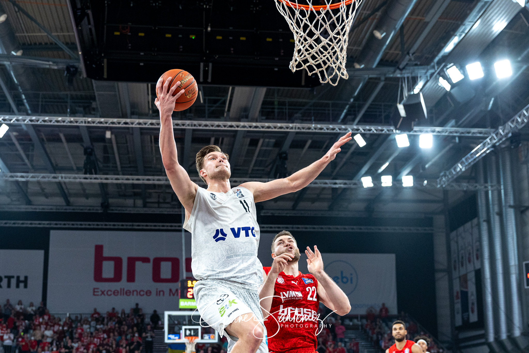 Brose Bamberg vs. Hamburg Towers - Basketball - easyCredit BBL -