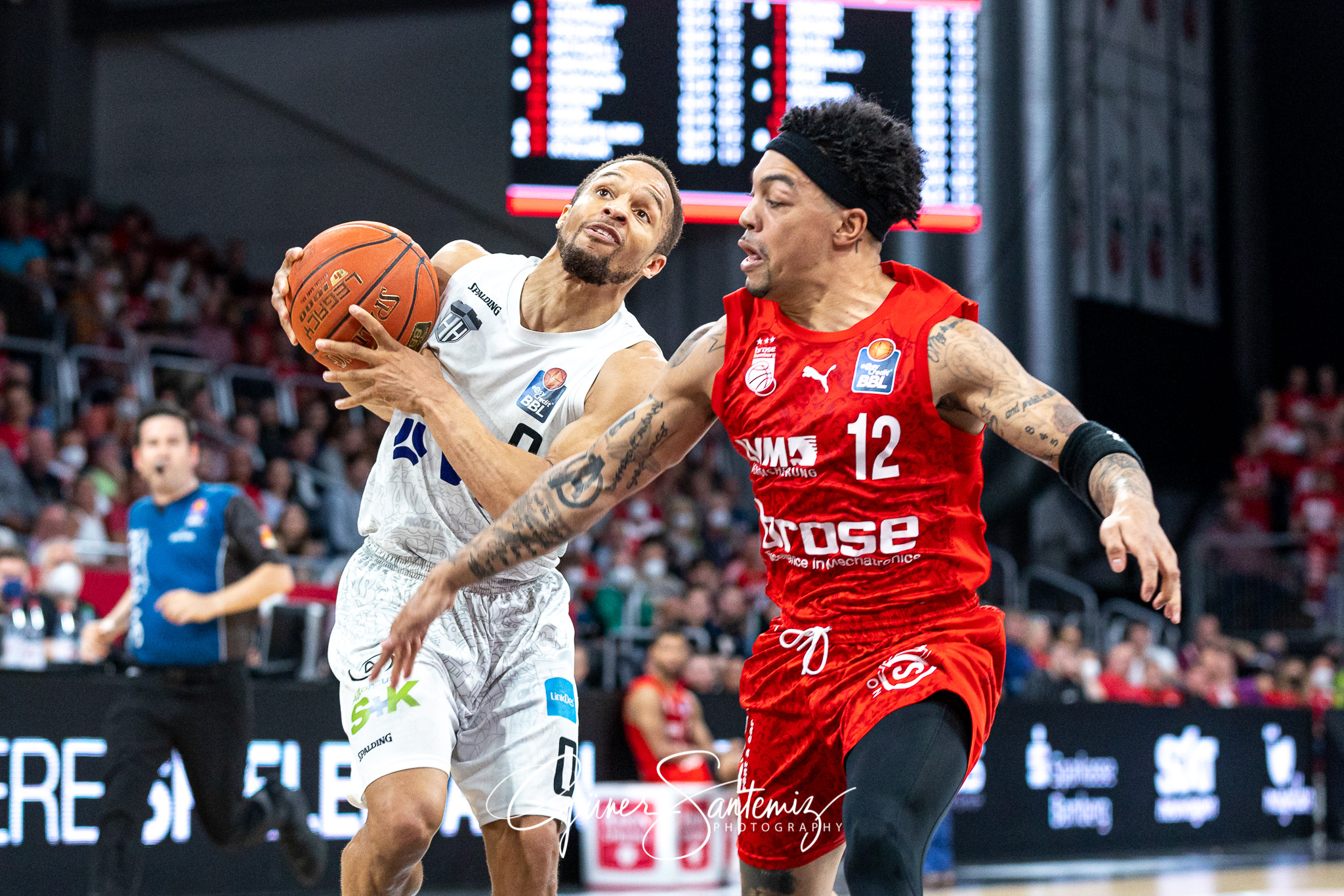 Brose Bamberg vs. Hamburg Towers - Basketball - easyCredit BBL -