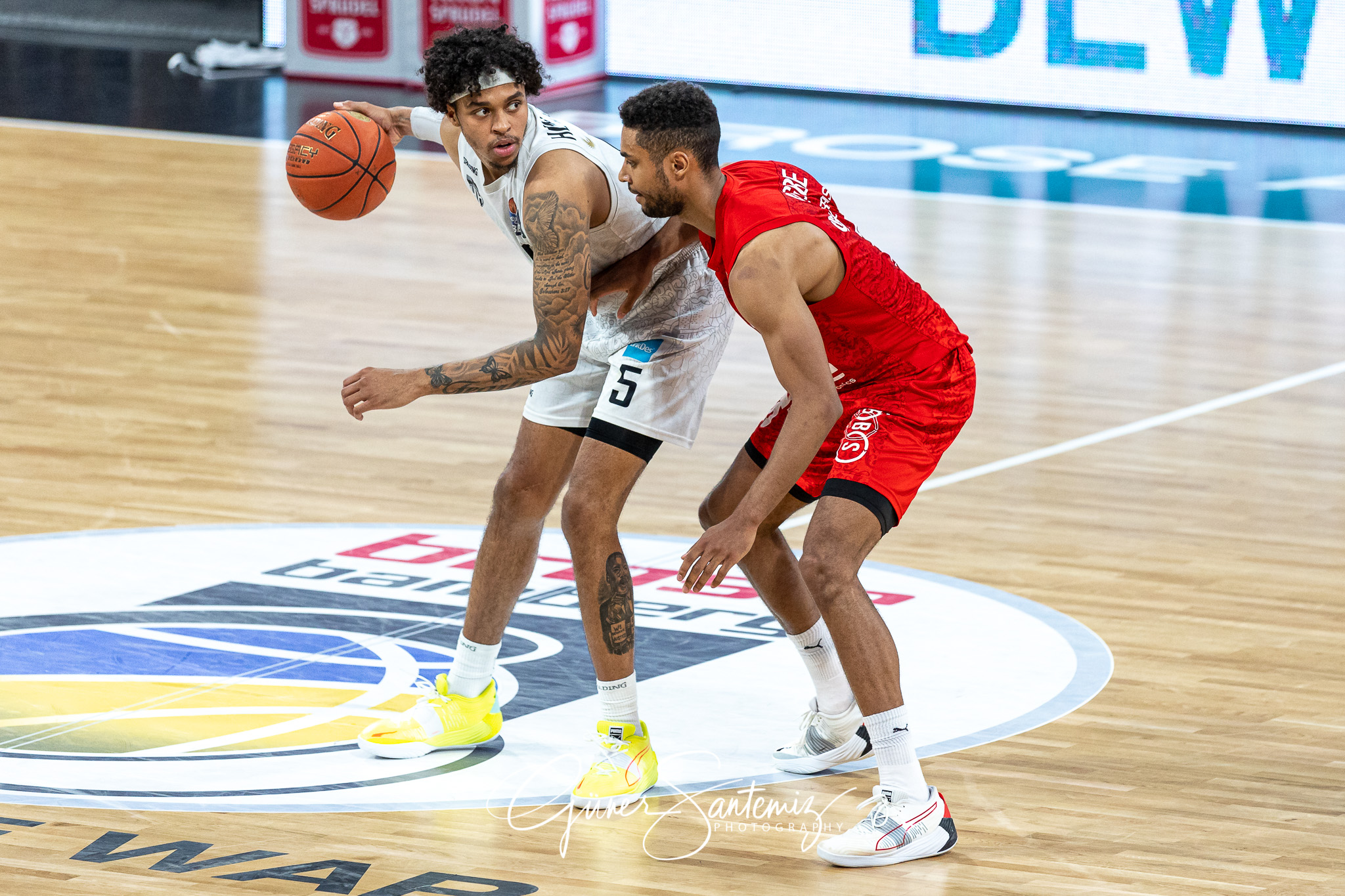 Brose Bamberg vs. Hamburg Towers - Basketball - easyCredit BBL -