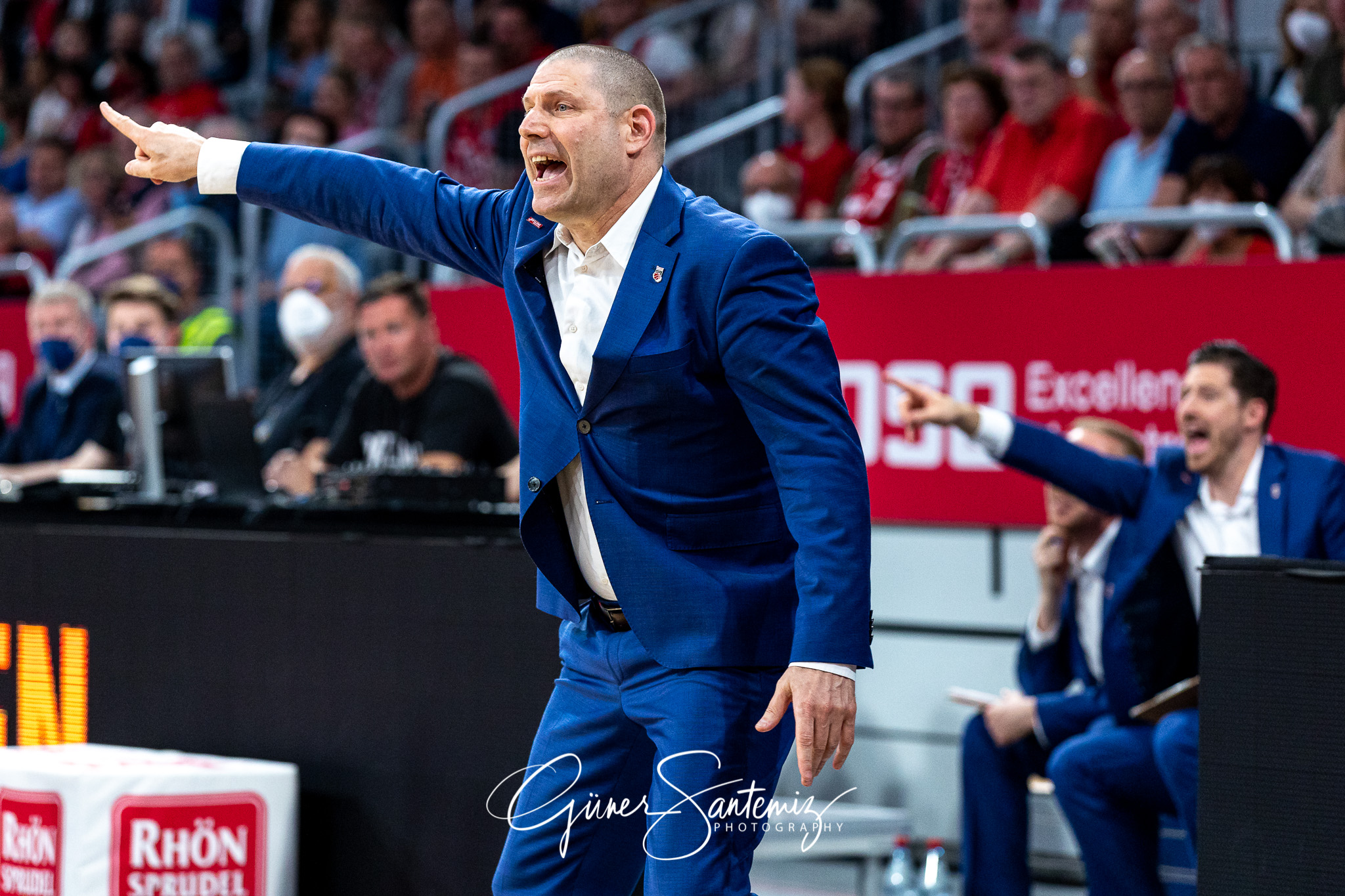 Brose Bamberg vs. Hamburg Towers - Basketball - easyCredit BBL -