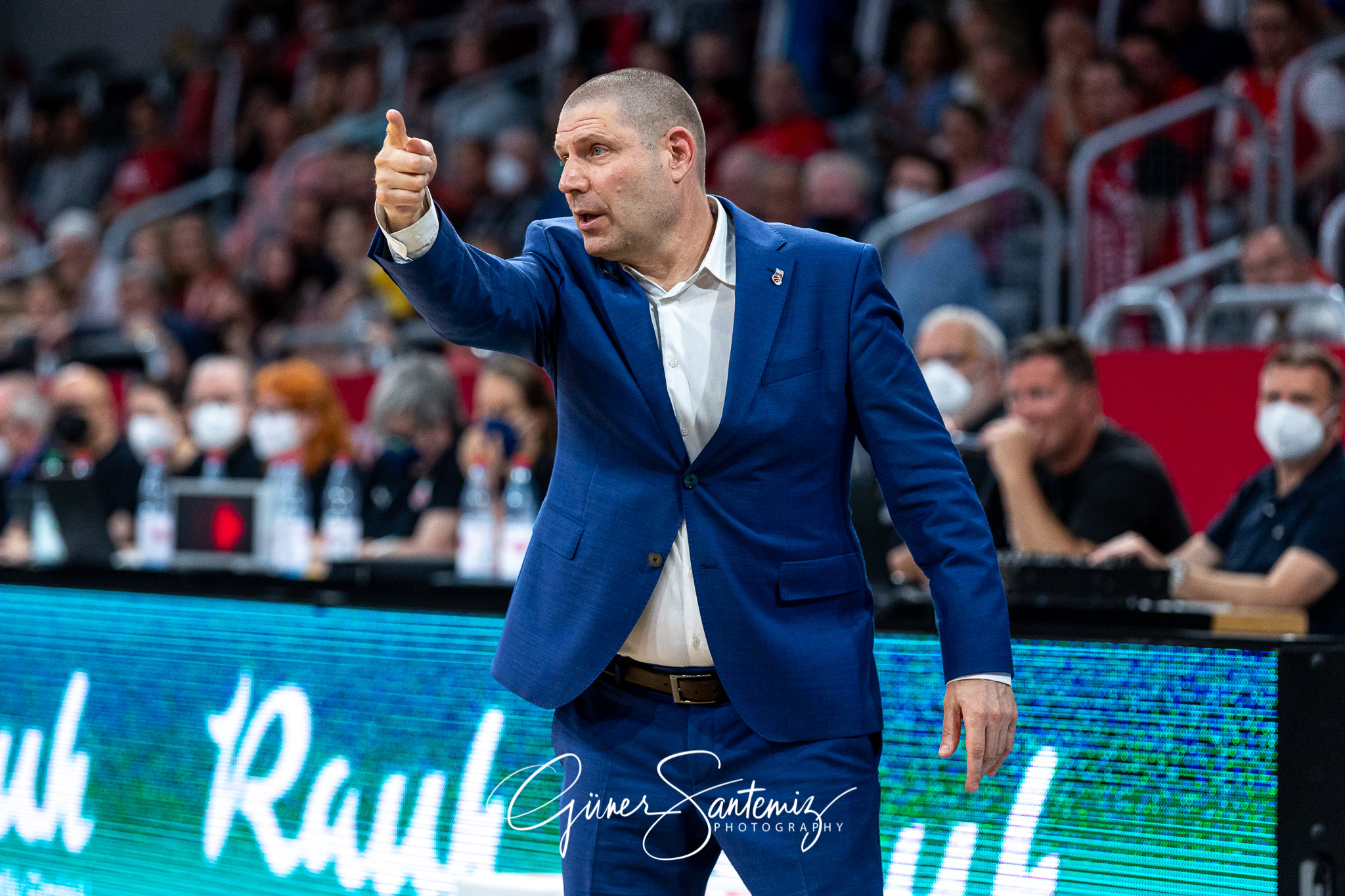 Brose Bamberg vs. Hamburg Towers - Basketball - easyCredit BBL -