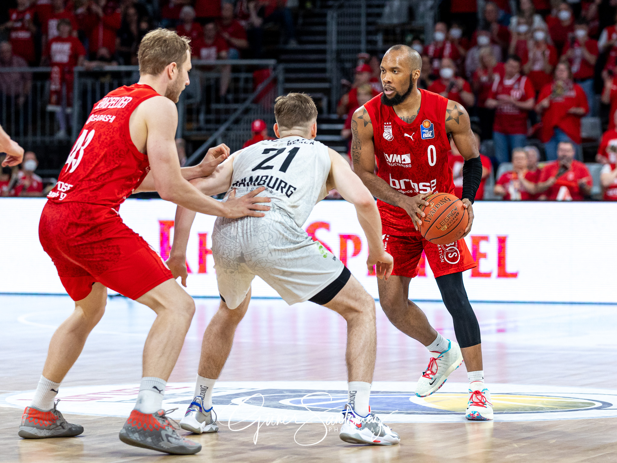 Brose Bamberg vs. Hamburg Towers - Basketball - easyCredit BBL -