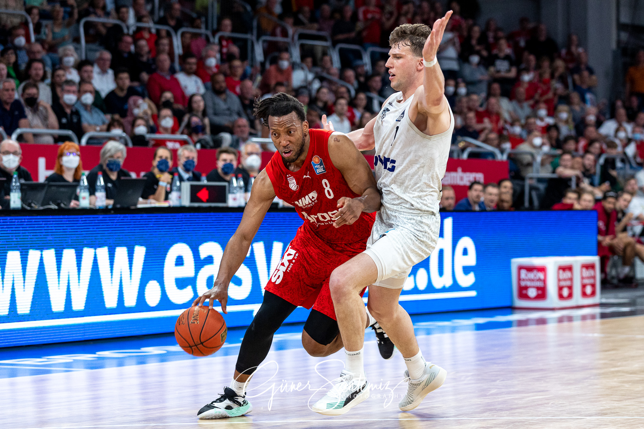 Brose Bamberg vs. Hamburg Towers - Basketball - easyCredit BBL -