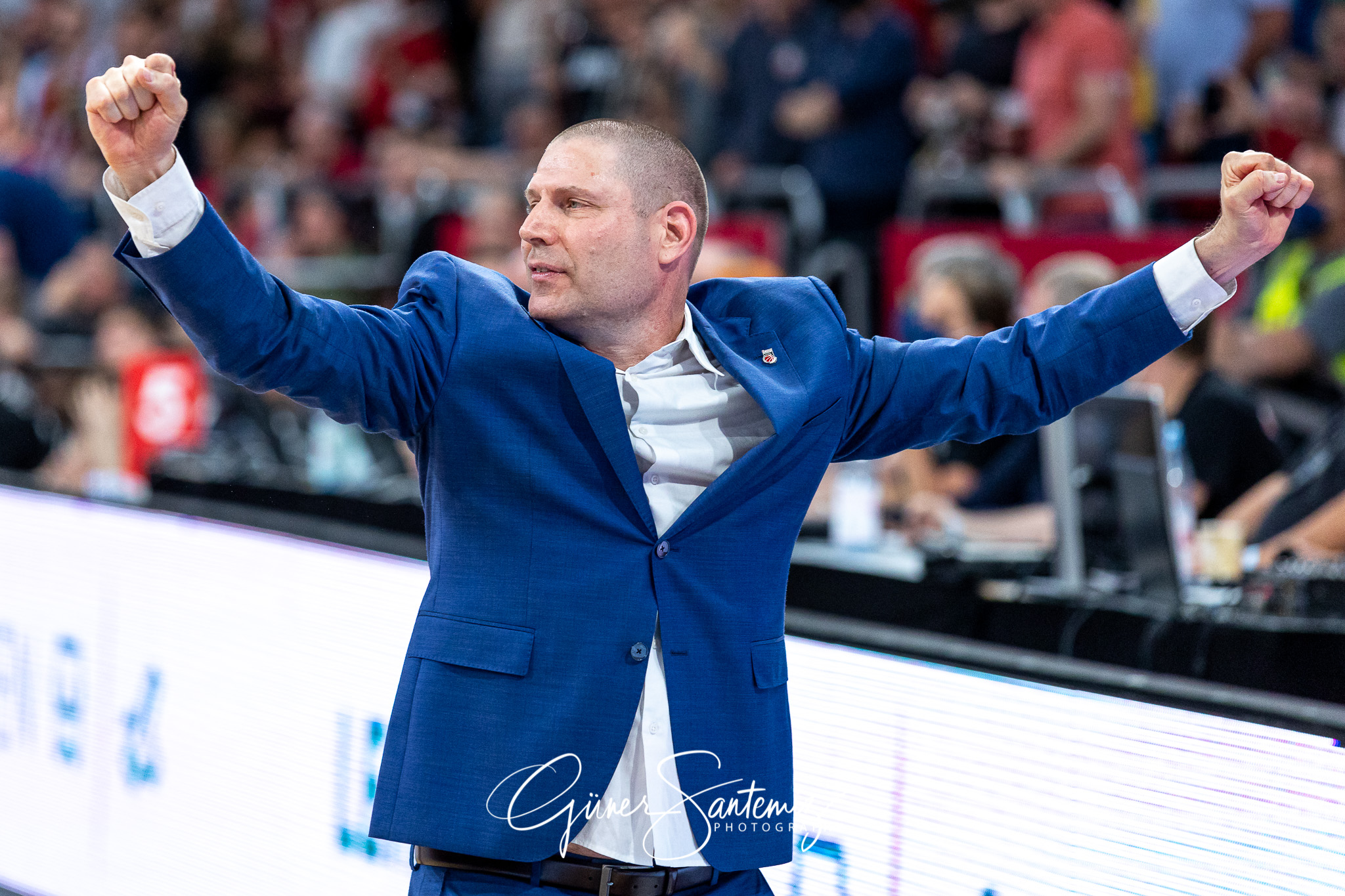 Brose Bamberg vs. Hamburg Towers - Basketball - easyCredit BBL -