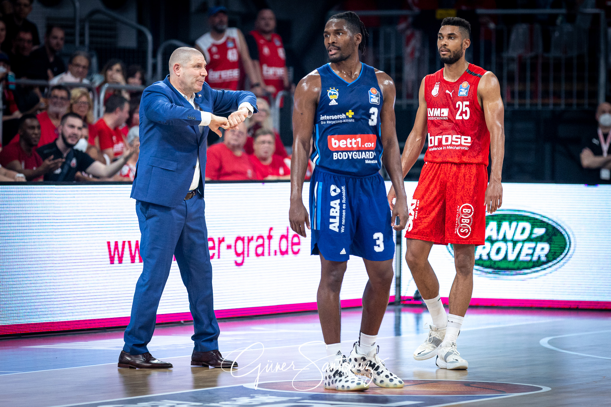 Brose Bamberg vs. Alba Berlin - Basketball - easyCredit BBL - Pl