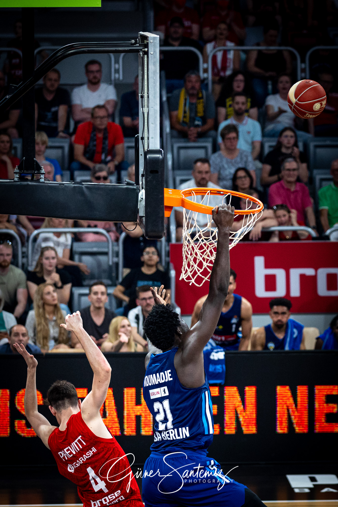 Brose Bamberg vs. Alba Berlin - Basketball - easyCredit BBL - Pl