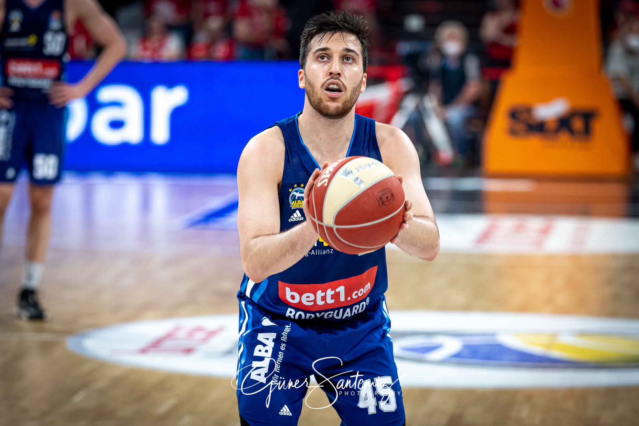 Brose Bamberg vs. Alba Berlin - Basketball - easyCredit BBL - Pl