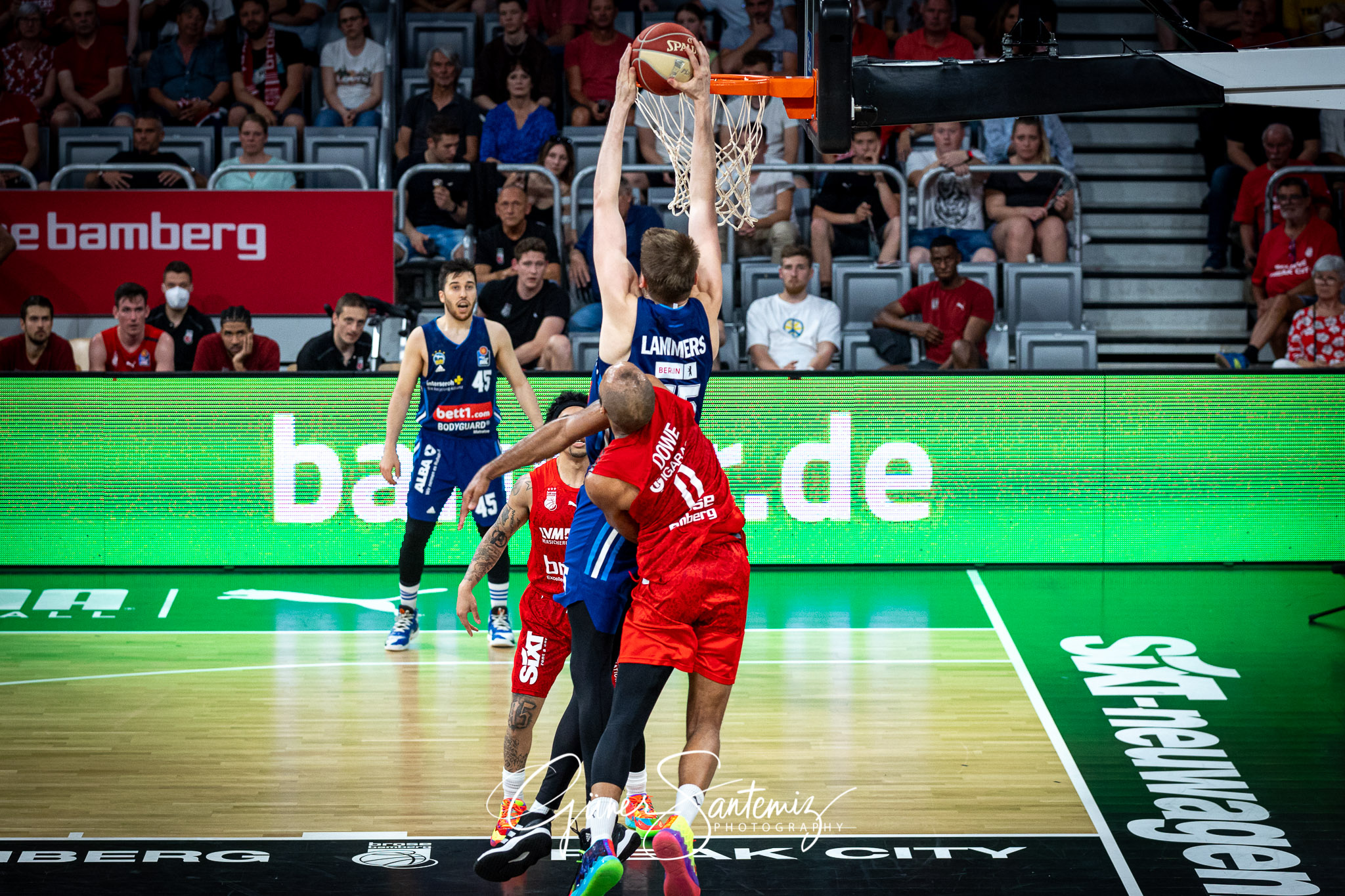 Brose Bamberg vs. Alba Berlin - Basketball - easyCredit BBL - Pl