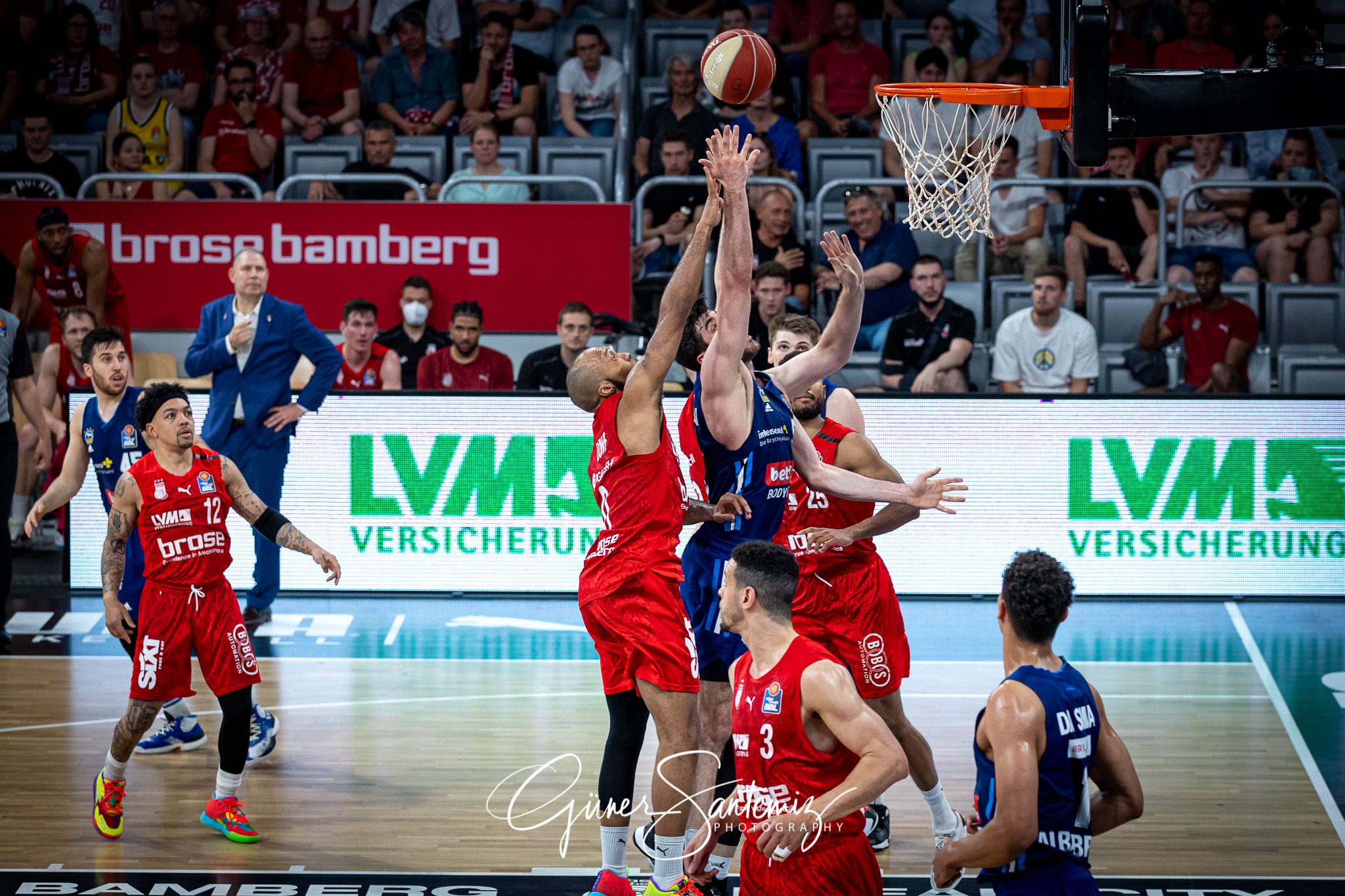 Brose Bamberg vs. Alba Berlin - Basketball - easyCredit BBL - Pl
