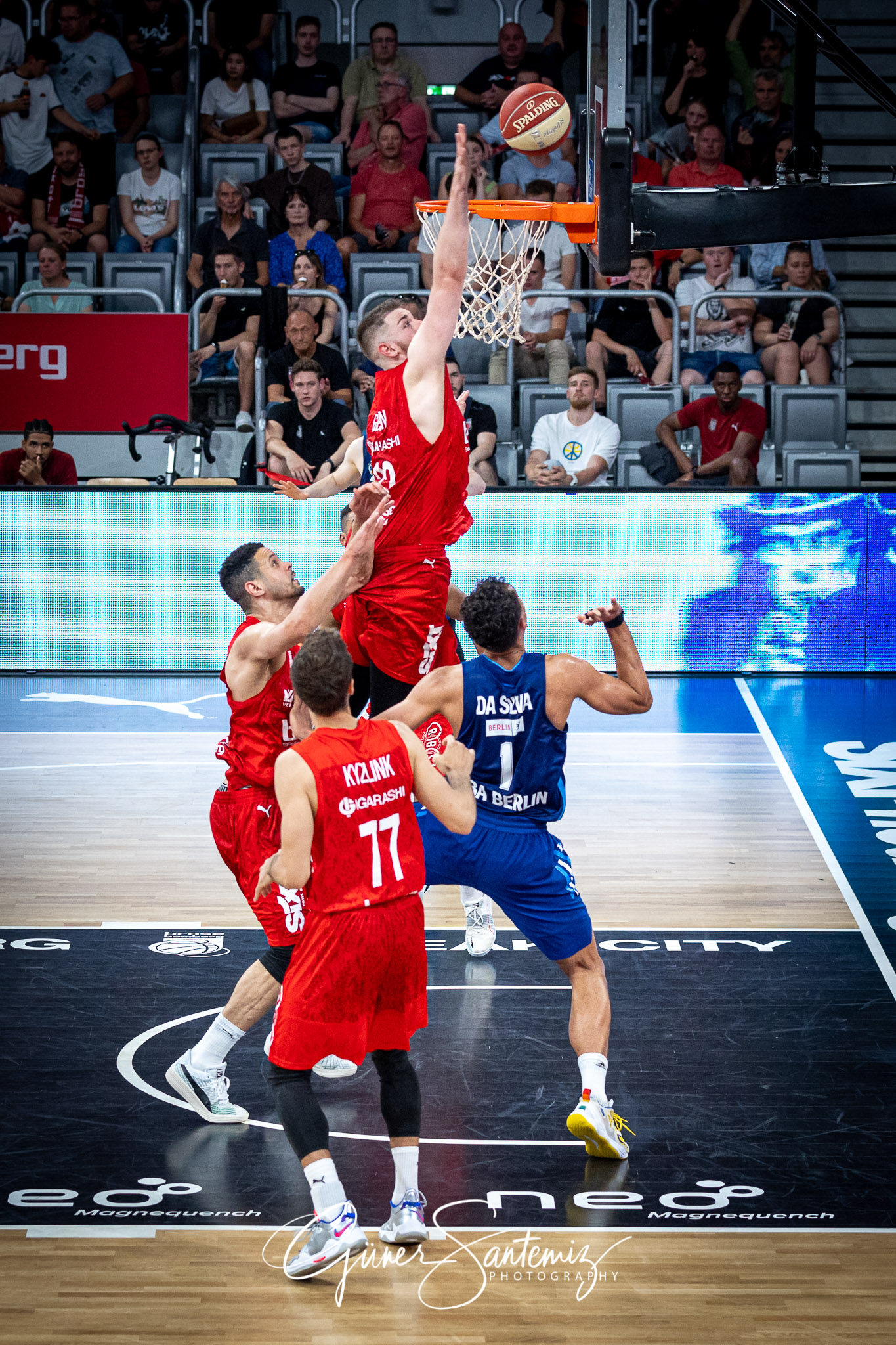 Brose Bamberg vs. Alba Berlin - Basketball - easyCredit BBL - Pl