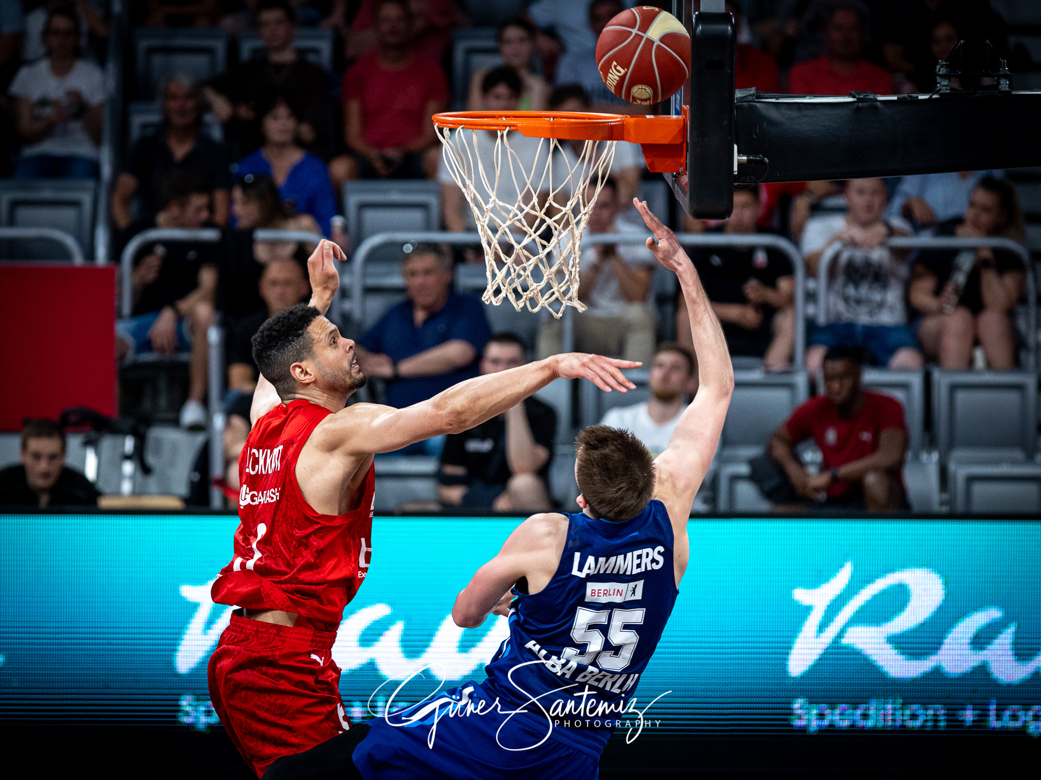 Brose Bamberg vs. Alba Berlin - Basketball - easyCredit BBL - Pl