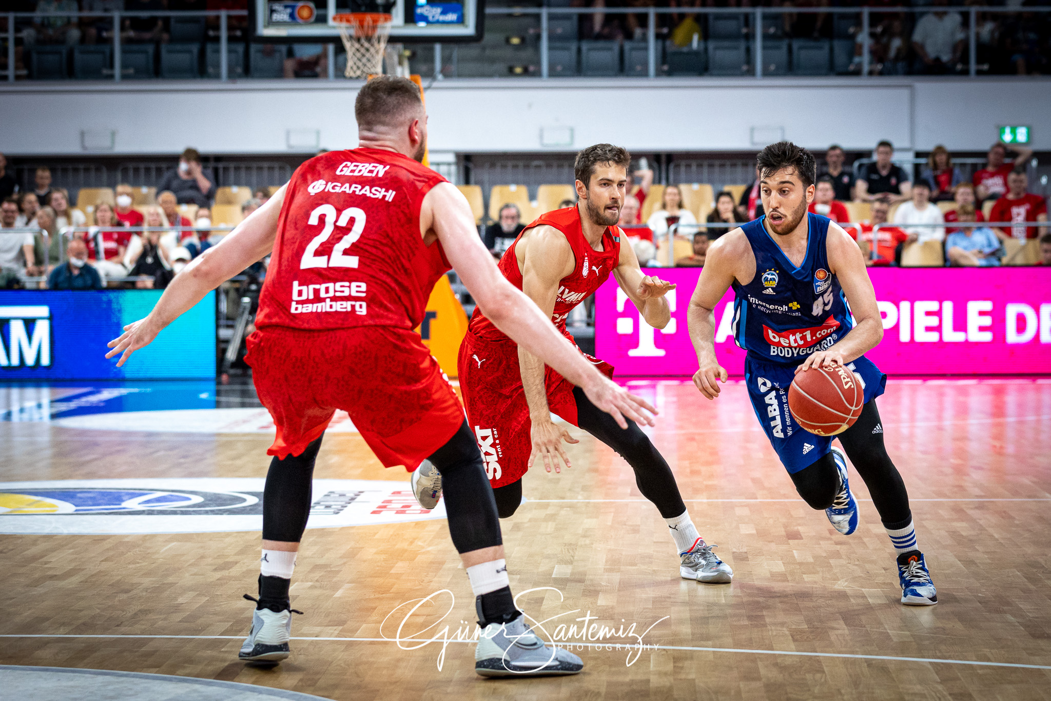 Brose Bamberg vs. Alba Berlin - Basketball - easyCredit BBL - Pl