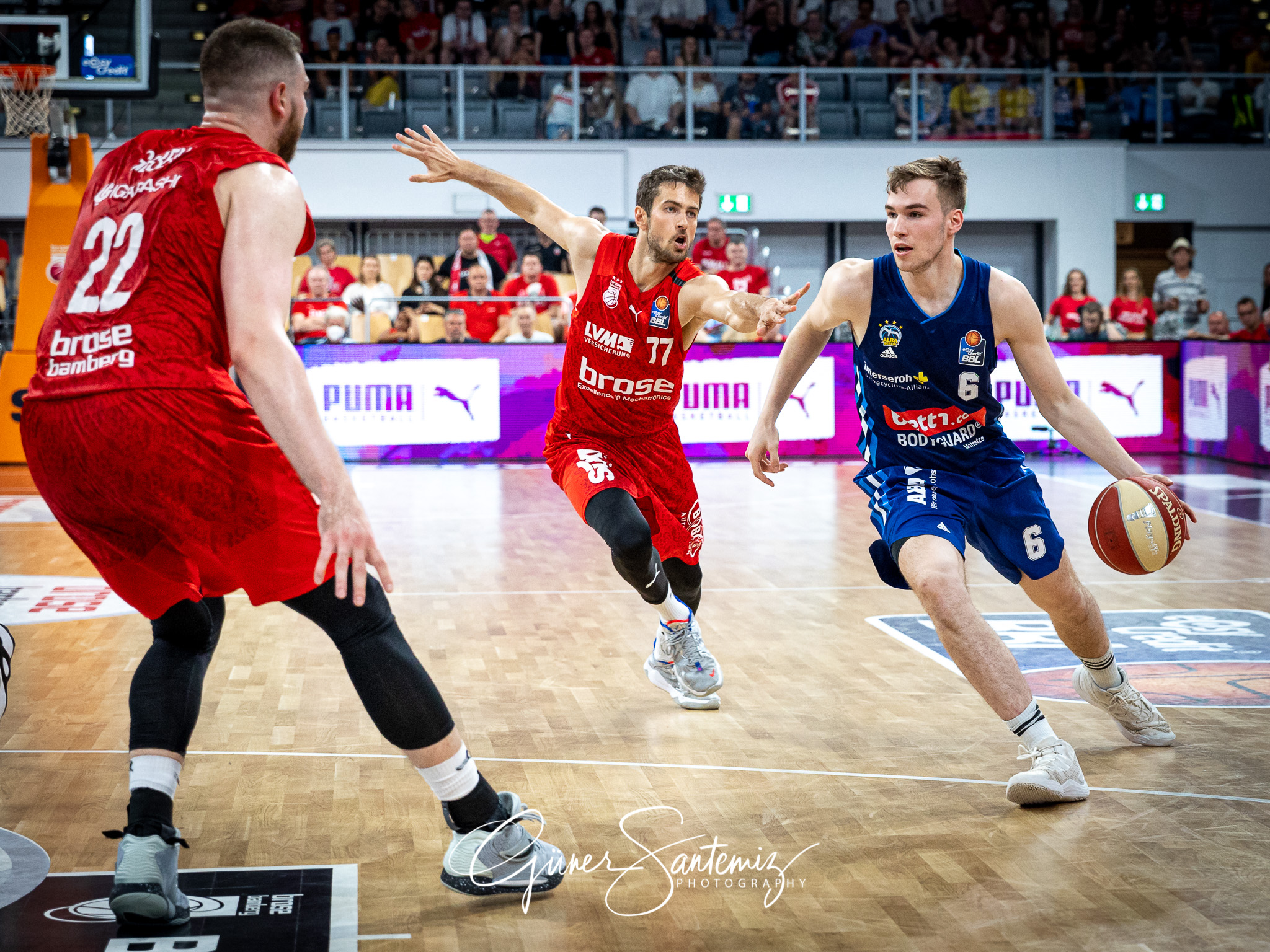 Brose Bamberg vs. Alba Berlin - Basketball - easyCredit BBL - Pl