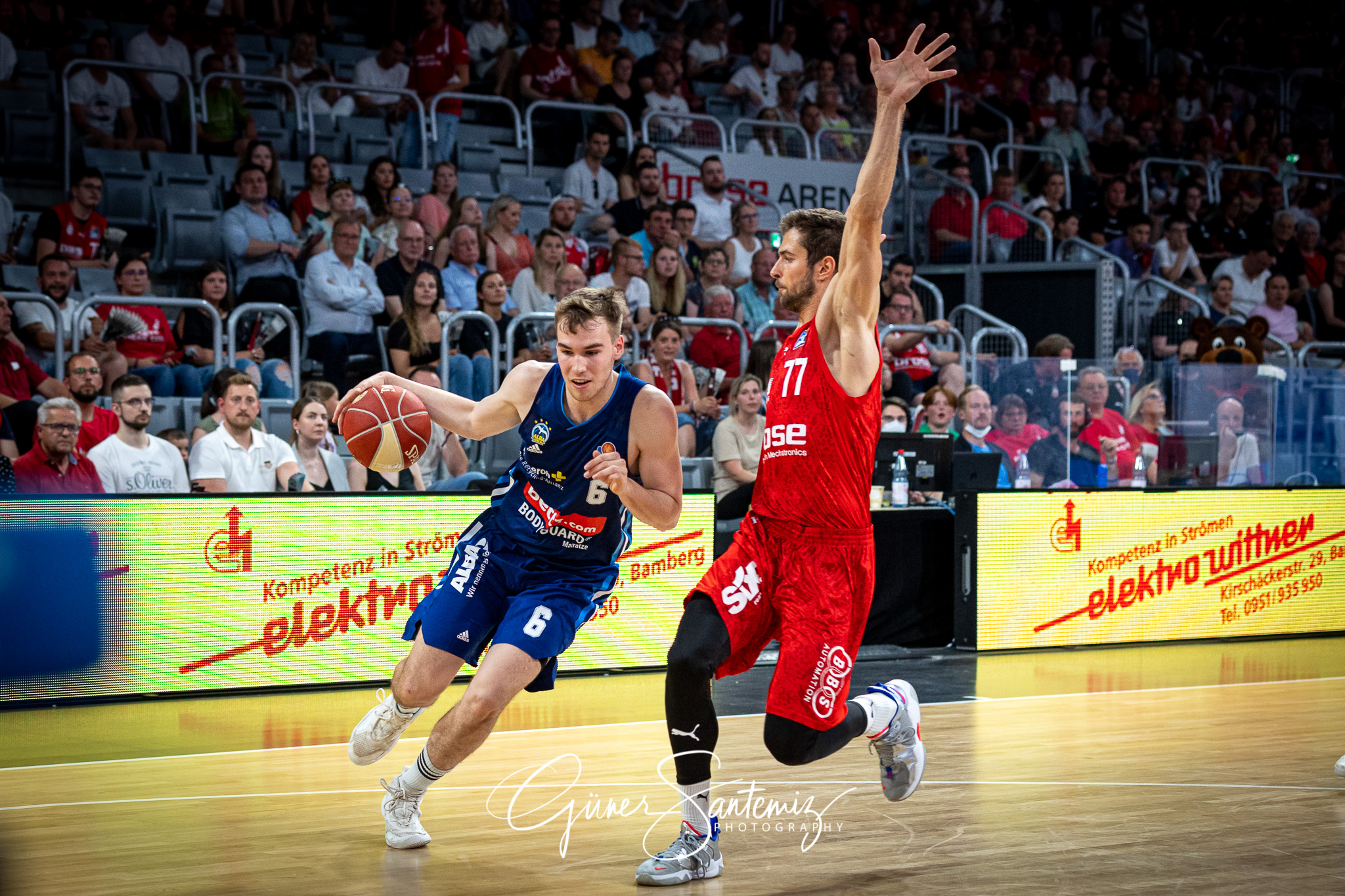 Brose Bamberg vs. Alba Berlin - Basketball - easyCredit BBL - Pl