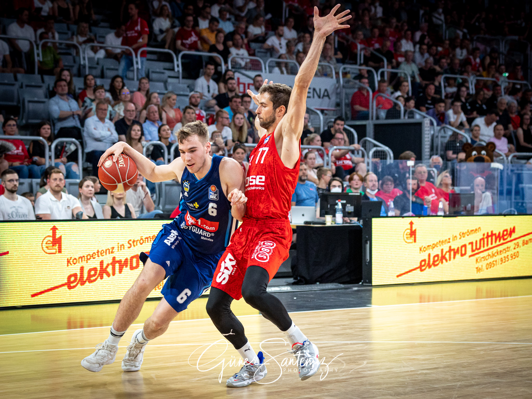 Brose Bamberg vs. Alba Berlin - Basketball - easyCredit BBL - Pl