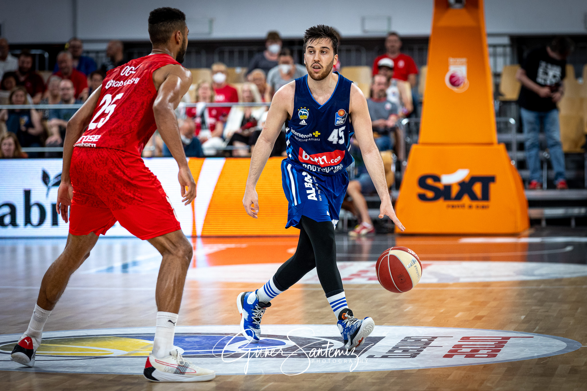 Brose Bamberg vs. Alba Berlin - Basketball - easyCredit BBL - Pl