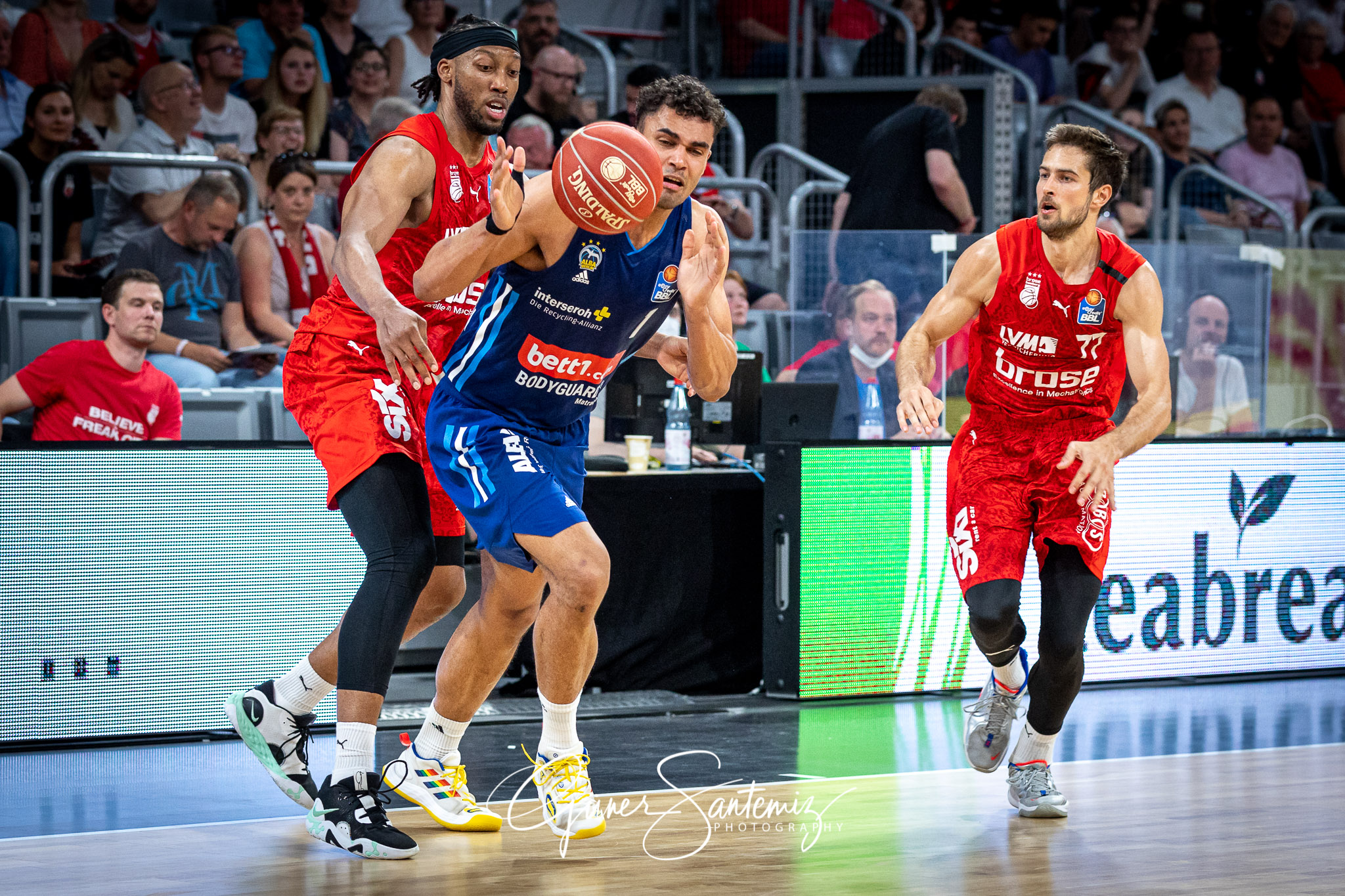 Brose Bamberg vs. Alba Berlin - Basketball - easyCredit BBL - Pl