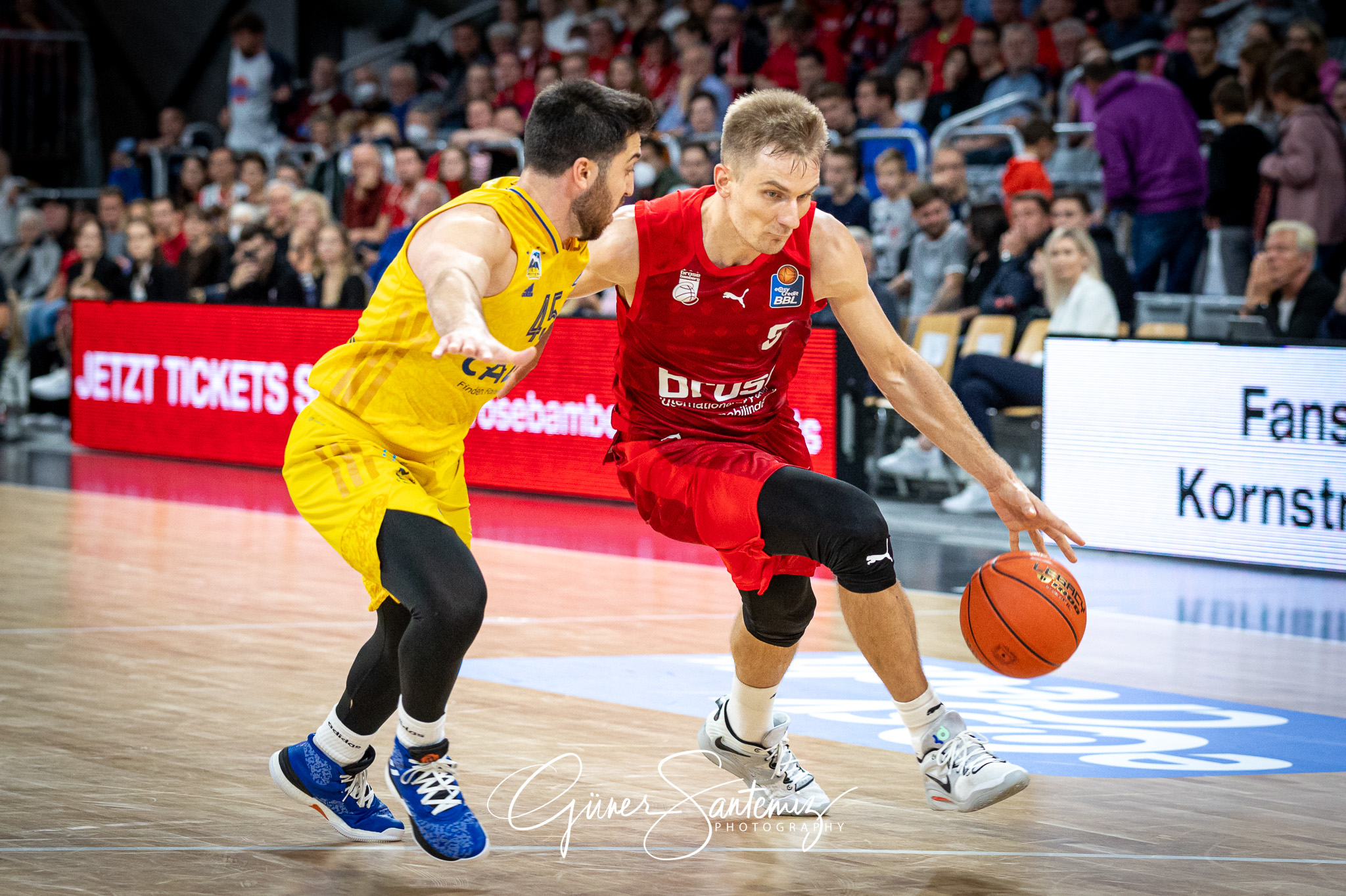 Brose Bamberg vs. Alba Berlin - Basketball - easyCredit BBL - 1.