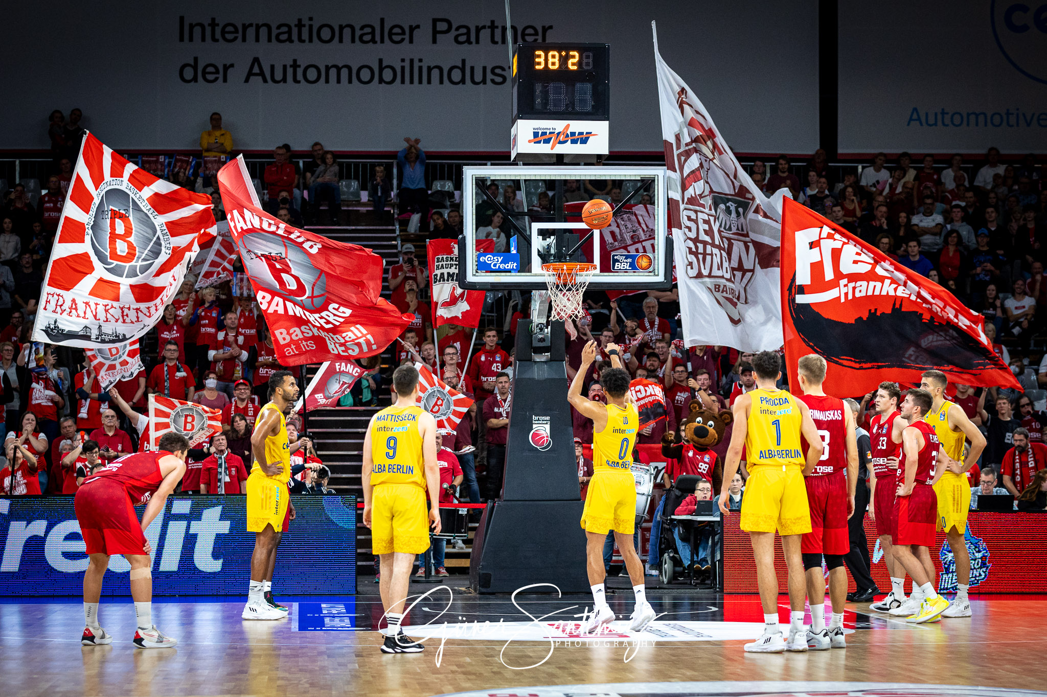 Brose Bamberg vs. Alba Berlin - Basketball - easyCredit BBL - 1.