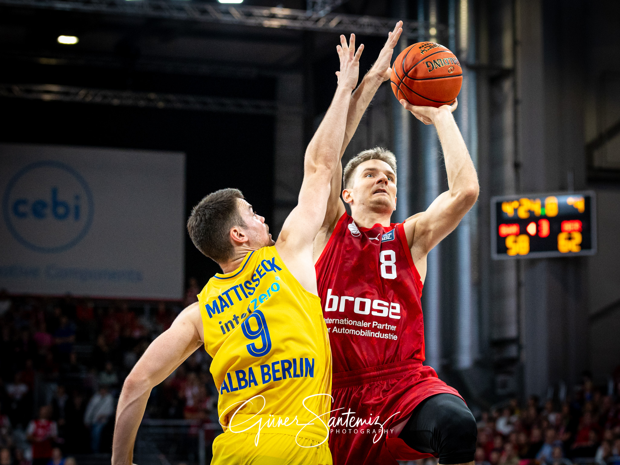 Brose Bamberg vs. Alba Berlin - Basketball - easyCredit BBL - 1.
